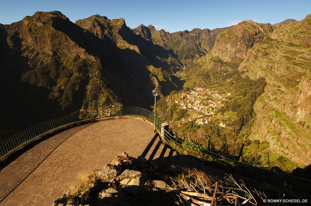 Eira do Serrado Berg Berge Landschaft Tal Schlucht Reisen Himmel Park nationalen Wildnis Fels Fluss Baum Tourismus Mauer Wolken Bereich landschaftlich im freien Klippe Bäume im freien Wald Felsen Stein Szenerie Wüste Urlaub Grand Wandern Hügel Geologie Wasser Sommer felsigen Schlucht Wolke Wahrzeichen Felge natürliche Schnee Panorama Herbst Gras Tag Straße Südwesten Aushöhlung Hügel Spitze Westen Umgebung Szene Tourist See fallen Abenteuer Orange Sand Spitzen Aufstieg in der Nähe Ziel bunte Struktur Tunnel friedliche Landschaft geologische formation geologische Aussicht Steigung Norden Farbe Ruhe natürliche depression Mesa Wunder Sandstein übergeben Antike Wanderweg majestätisch Stream Hochland Süden Sonne Durchgang Entwicklung des ländlichen mountain mountains landscape valley canyon travel sky park national wilderness rock river tree tourism wall clouds range scenic outdoor cliff trees outdoors forest rocks stone scenery desert vacation grand hiking hill geology water summer rocky ravine cloud landmark rim natural snow panorama autumn grass day road southwest erosion hills peak west environment scene tourist lake fall adventure orange sand peaks ascent near destination colorful structure tunnel peaceful countryside geological formation geological vista slope north color calm natural depression mesa wonder sandstone pass ancient trail majestic stream highland south sun passageway rural