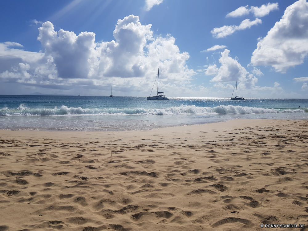 Martinique Ozean Strand Meer Himmel Sand Wasser Küste Urlaub Reisen Landschaft Sommer Tropischer Welle Wolken Körper des Wassers Ufer Atmosphäre Sonne Wellen Küstenlinie am Meer Insel Paradies Urlaub Küste Horizont Entspannen Sie sich Wolke seelandschaft Bucht Surf Tourismus sonnig Sonnenuntergang ruhige idyllische Entspannung Boot landschaftlich im freien Szene im freien Szenerie natürliche Wetter Erholung Freizeit Baum hell klar bewölkt entspannende Türkis Sandbank Himmel Resort gelassene Palm Schiff Barrier Ruhe Sonnenlicht Wendekreis Pazifik Tag warm Frieden Tourist Reflexion Schwimmen Felsen Urlaub Stein Sonnenschein Stadt friedliche exotische Bar Gezeiten Menschen Saison Panorama heiß ocean beach sea sky sand water coast vacation travel landscape summer tropical wave clouds body of water shore atmosphere sun waves shoreline seaside island paradise holiday coastline horizon relax cloud seascape bay surf tourism sunny sunset tranquil idyllic relaxation boat scenic outdoor scene outdoors scenery natural weather recreation leisure tree bright clear cloudy relaxing turquoise sandbar heaven resort serene palm ship barrier calm sunlight tropic pacific day warm peace tourist reflection swim rocks vacations stone sunshine city peaceful exotic bar tide people season panorama hot