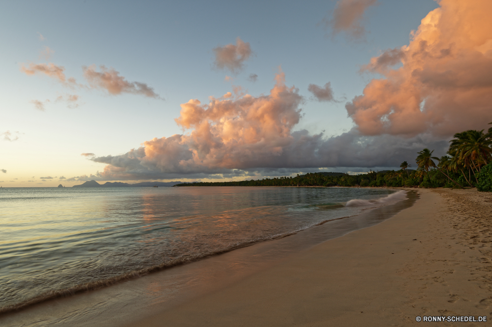 Martinique Strand Ozean Sonne Meer Sonnenuntergang Wasser Himmel Ufer Landschaft Wolken Küste Reisen Sonnenaufgang Sand am See Sommer Tropischer Urlaub Wolke Dämmerung Reflexion Küste Horizont Wellen See Morgenröte Urlaub Insel Welle Körper des Wassers Entspannung Orange friedliche Bucht Sterne Entspannen Sie sich landschaftlich Sonnenlicht Kontur Tourismus ruhige 'Nabend sonnig Surf Anlegestelle Paradies Sonnenschein Farbe Himmelskörper im freien Atmosphäre Szene Baum Ruhe am Morgen Licht idyllische Szenerie Wendekreis Berg Freizeit Barrier Wetter seelandschaft Urlaub Boot Küstenlinie Golden bunte gelassene Wellenbrecher am Meer Saison natürliche hell Tourist romantische geologische formation Resort Berge dunkel Gold Erholung Unterstützung Landschaften Küste Vulkan Fels bewölkt natürliche Höhe Fluss Frieden entspannende Wolkengebilde Himmel Süden Nacht beach ocean sun sea sunset water sky shore landscape clouds coast travel sunrise sand lakeside summer tropical vacation cloud dusk reflection coastline horizon waves lake dawn holiday island wave body of water relaxation orange peaceful bay star relax scenic sunlight silhouette tourism tranquil evening sunny surf pier paradise sunshine color celestial body outdoors atmosphere scene tree calm morning light idyllic scenery tropic mountain leisure barrier weather seascape vacations boat shoreline golden colorful serene breakwater seaside season natural bright tourist romantic geological formation resort mountains dark gold recreation support landscapes coastal volcano rock cloudy natural elevation river peace relaxing cloudscape heaven south night