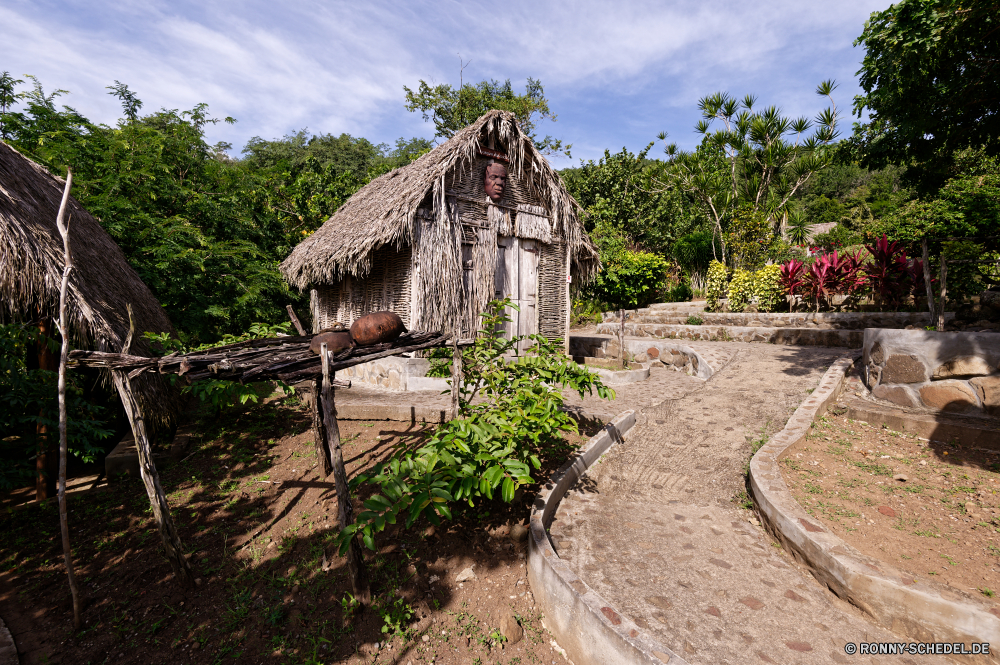 Martinique Stroh Dach Schutzüberzug Bespannung Haus Gebäude Entwicklung des ländlichen Himmel Landschaft alt Land Gras Reisen Scheune Startseite Hütte Dorf Sommer Architektur Bauernhof Feld Landschaft Baum Struktur Wolken Bäume landschaftlich Ferienhaus Stein historischen Bau Holz Backstein aus Holz Garten traditionelle Hövel Berg Tourismus Urlaub England Wald Fels Mauer Szenerie im freien im freien Landbau Antike Wirtschaftsgebäude Häuser Eigenschaft Hügel Landwirtschaft Frühling außerhalb Ziel Entspannung Tradition friedliche Geschichte Hügel sonnig Tür Immobilien Wüste Berge Sonne Straße Leben thatch roof protective covering covering house building rural sky landscape old country grass travel barn home hut village summer architecture farm field countryside tree structure clouds trees scenic cottage stone historic construction wood brick wooden garden traditional hovel mountain tourism vacation england forest rock wall scenery outdoor outdoors farming ancient farm building houses property hill agriculture spring outside destination relaxation tradition peaceful history hills sunny door estate desert mountains sun road life