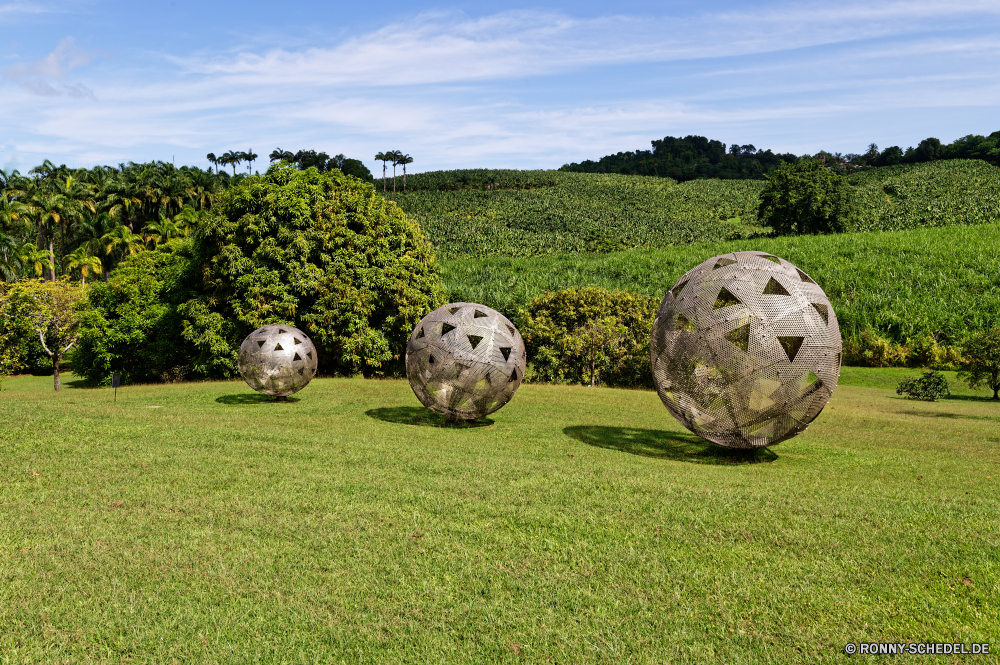 Martinique Fußball Kugel Spiel-Ausrüstung Feld Heu Ausrüstung Gras Landwirtschaft Entwicklung des ländlichen Landschaft Bauernhof Stroh Wiese Ballen Ernte Sommer Land Himmel Ballen Landschaft Feed Ernte Landbau Weizen Ackerland im freien Land Runde Kreis Golden Roll Futter Korn Schneiden Sport Szenerie Wolken Herbst wachsen natürliche spielen Essen Gold trocken Stapel Wettbewerb Roggen Wolke landwirtschaftlichen Fußball Spiel Pflanze Freizeit Fußball bewölkt Prärie Gerste Paket Baum Aktivität Ziel Weide Golf Rasen Umgebung Sonnenuntergang Team Kaution Stacheldraht außerhalb Industrie im freien Sonne gelb landschaftlich Brötchen Landwirt Kick Saison Stadion Felder Mais Hügel Horizont Bäume soccer ball ball game equipment field hay equipment grass agriculture rural landscape farm straw meadow bales harvest summer country sky bale countryside feed crop farming wheat farmland outdoor land round circle golden roll fodder grain cut sport scenery clouds autumn grow natural play food gold dry stack competition rye cloud agricultural football game plant leisure soccer cloudy prairie barley package tree activity goal pasture golf lawn environment sunset team bail barbed outside industry outdoors sun yellow scenic rolls farmer kick season stadium fields corn hill horizon trees