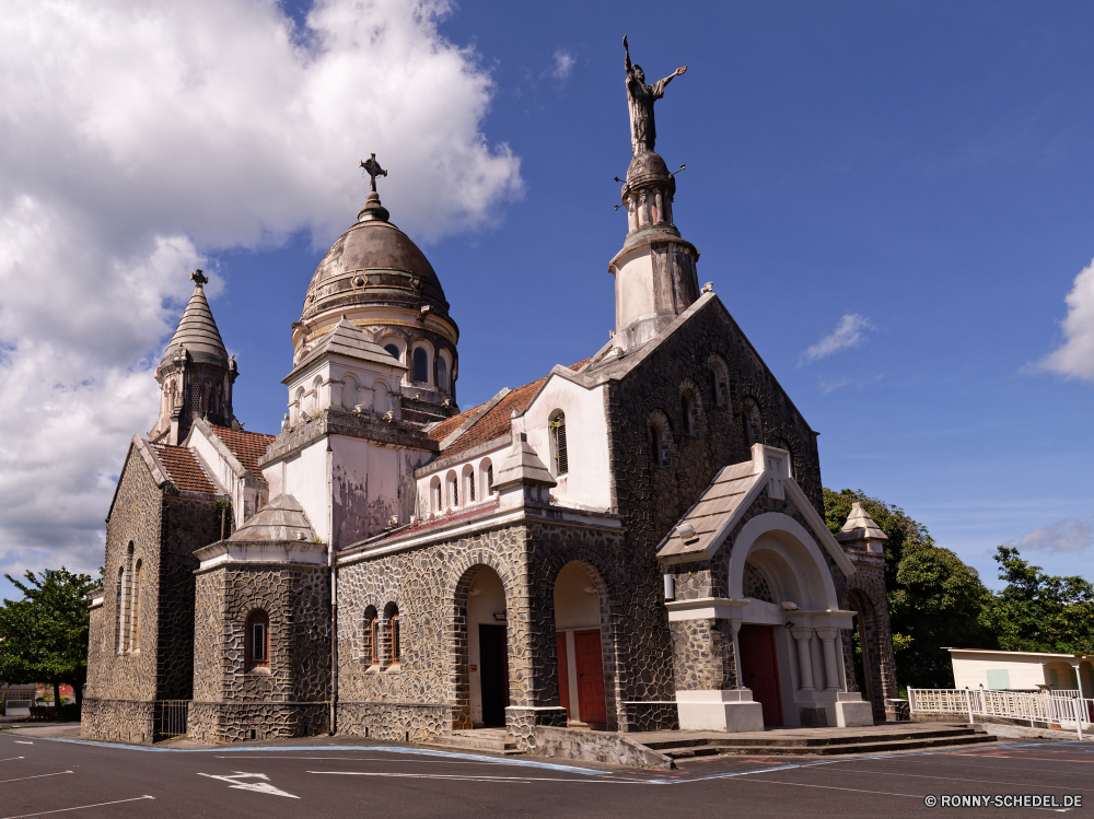 Martinique Kathedrale Kirche Kloster Architektur Religion Gebäude religiöse Residenz Kuppel alt Geschichte Residenz Orthodoxe Kreuz Universität Turm Himmel Tempel Denkmal Reisen Haus berühmte Antike glauben historische Wahrzeichen historischen religiöse Stadt Tourismus Kultur aussenansicht Gold Stadt St. Backstein Spiritualität traditionelle Kuppel Kapelle St Gottesdienst Gott Tourist Palast Platz Wohnung Platz Museum Hauptstadt Golden heilig Mauer Fassade Stein Baum heilig Dach Tag Glocke Nacht gebaut Straße nationalen Uhr Kuppeln Katholische Wolke Jahrgang Sonnenlicht Sommer Urban cathedral church monastery architecture religion building religious residence dome old history residence orthodox cross university tower sky temple monument travel house famous ancient faith historical landmark historic religious city tourism culture exterior gold town saint brick spirituality traditional cupola chapel st worship god tourist palace place dwelling square museum capital golden holy wall facade stone tree sacred roof day bell night built street national clock domes catholic cloud vintage sunlight summer urban