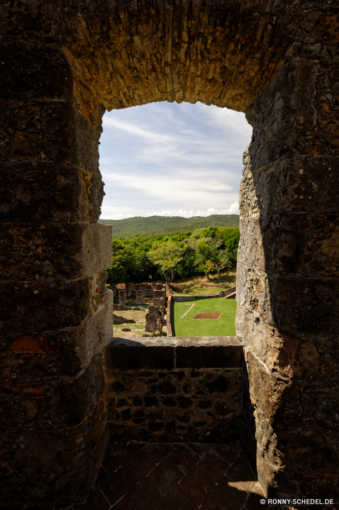 Martinique Struktur Stein Reisen Ringwall Architektur Antike Tourismus Geschichte Fels Landschaft Gedenkstätte Bogen alt Megalith Schloss Cliff-Wohnung Gebäude historische Himmel Tunnel Denkmal Ruine Schlucht Berg Wohnung Mauer historischen Wahrzeichen Brücke Klippe Durchgang Festung Park Wüste landschaftlich im freien Durchgang Geologie Urlaub Gehäuse Tourist Ruine Tal nationalen Dach Gebäude Grab Bildung Roman Art und Weise Backstein Baum Ziel Befestigung Sommer Kultur im freien Stadt Tempel Sand Wolken Bögen Szenerie Turm mittelalterliche Felsen berühmte Stadt Sandstein Viadukt Fluss außerhalb Meer Fenster Gewölbe Szene Gras Bau natürliche Religion Festung Aushöhlung Tor Tag Orange Küste Triumphbogen Spalte Urlaub geologische Archäologie Grand Vergangenheit felsigen Westen architektonische Attraktion Ozean Höhle Wasser Palast structure stone travel rampart architecture ancient tourism history rock landscape memorial arch old megalith castle cliff dwelling building historical sky tunnel monument ruins canyon mountain dwelling wall historic landmark bridge cliff passageway fortress park desert scenic outdoor passage geology vacation housing tourist ruin valley national roof buildings grave formation roman way brick tree destination fortification summer culture outdoors city temple sand clouds arches scenery tower medieval rocks famous town sandstone viaduct river outside sea window vault scene grass construction natural religion fort erosion gate day orange coast triumphal arch column holiday geological archeology grand past rocky west architectural attraction ocean cave water palace