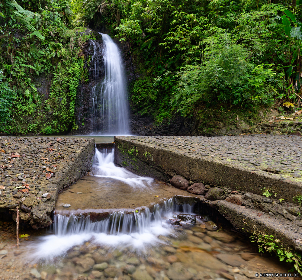 Martinique Brunnen Struktur Wasserfall Fluss Wald Stream Wasser Landschaft Park Kaskade Stein im freien Fels Strömung Baum fällt fallen Creek Umgebung Frühling Berg friedliche Reisen Wild platsch natürliche fließende Blatt Sommer Felsen Moos Bäume im freien nass frisch Wildnis landschaftlich Tourismus Bewegung Wanderung Belaubung glatte fallen Szenerie Szene nationalen Kühl Holz ruhige gelassene Dschungel felsigen Parkbank Berge Wasserfälle Frieden Tropischer Sitzbank Pflanze Saison Herbst See Ruhe Bach rasche Garten Wandern Land Hölzer Urlaub Steine Regen Gras entspannende Reinigen Erholung Abenteuer Sanitär-Befestigung reine Ökologie üppige Erhaltung Farbe Kanal niemand Entspannen Sie sich Drop Himmel Sitz Flüsse Entwicklung des ländlichen klar Schwimmbad Busch erfrischende Kaskaden Tag Dam Flüssigkeit Wanderweg Leuchte Körper des Wassers Bewuchs Paradies Branch Sonne Sonnenlicht Blätter fountain structure waterfall river forest stream water landscape park cascade stone outdoor rock flow tree falls fall creek environment spring mountain peaceful travel wild splash natural flowing leaf summer rocks moss trees outdoors wet fresh wilderness scenic tourism motion hike foliage smooth falling scenery scene national cool wood tranquil serene jungle rocky park bench mountains waterfalls peace tropical bench plant season autumn lake calm brook rapid garden hiking country woods vacation stones rain grass relaxing clean recreation adventure plumbing fixture pure ecology lush conservation color channel nobody relax drop sky seat rivers rural clear pool bush refreshing cascades day dam fluid trail fixture body of water vegetation paradise branch sun sunlight leaves