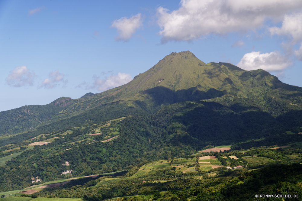 Martinique Berg Hochland Berge Landschaft Himmel Bereich Vulkan natürliche Höhe Szenerie Reisen Wolken Tal Park Wald geologische formation Wildnis Spitze Schnee Alp im freien Fels Tourismus nationalen Sommer Gras Baum Wolke Fluss Hügel Bäume landschaftlich Wasser See im freien Panorama Landschaft Stein Hügel Wandern Mount Land Umgebung Entwicklung des ländlichen Land Tag Landschaften Urlaub Felsen hoch Gletscher friedliche Ruhe Farbe Herbst Wild Abenteuer Szene ruhige Horizont Alpen übergeben felsigen Sonne majestätisch Panorama Ökologie Insel Straße Klippe horizontale Eis Tourist Schlucht Urlaub Frühling Alpine Landschaften Aussicht sonnig Reise bewölkt Pflanzen natürliche Licht Steigung Wiese mountain highland mountains landscape sky range volcano natural elevation scenery travel clouds valley park forest geological formation wilderness peak snow alp outdoors rock tourism national summer grass tree cloud river hill trees scenic water lake outdoor panorama countryside stone hills hiking mount land environment rural country day scenics vacation rocks high glacier peaceful calm color autumn wild adventure scene tranquil horizon alps pass rocky sun majestic panoramic ecology island road cliff horizontal ice tourist canyon holiday spring alpine landscapes vista sunny trip cloudy plants natural light slope meadow