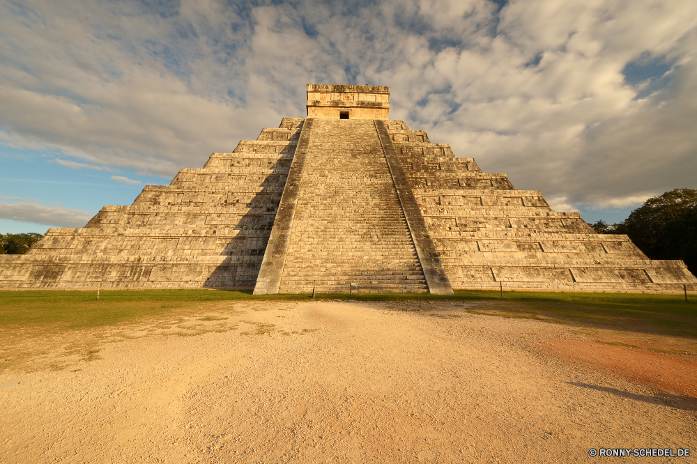 Chichen Itza Grab Pyramide Antike Stein Architektur Reisen Knoll Himmel Geschichte Wüste Tourismus Denkmal Wahrzeichen alt Gebäude Mauer Ruine Landschaft Archäologie Fels Pharao Kultur Tempel Turm Tourist Berg Urlaub Religion Sand berühmte Zivilisation Hügel groß Ziel Backstein Dach Grab im freien Bau Wunder Wolken Welt Schloss historische Erbe Steine Struktur im freien historischen Haus Pyramiden Stadt Gottesdienst Antik religiöse Osten Touristische Treppe Ruine Entwicklung des ländlichen landschaftlich Sommer Felsen Kirche Landschaft Kamel Schritte Baumaterial mittelalterliche Tal Gott trocken Sphinx Opfere Mitte traditionelle natürliche Sonne Sonnenuntergang Urlaub Kunst Fliese Land grave pyramid ancient stone architecture travel knoll sky history desert tourism monument landmark old building wall ruins landscape archeology rock pharaoh culture temple tower tourist mountain vacation religion sand famous civilization hill great destination brick roof tomb outdoor construction wonder clouds world castle historical heritage stones structure outdoors historic house pyramids city worship antique religious east touristic stairs ruin rural scenic summer rocks church countryside camel steps building material medieval valley god dry sphinx sacrifice middle traditional natural sun sunset holiday art tile country