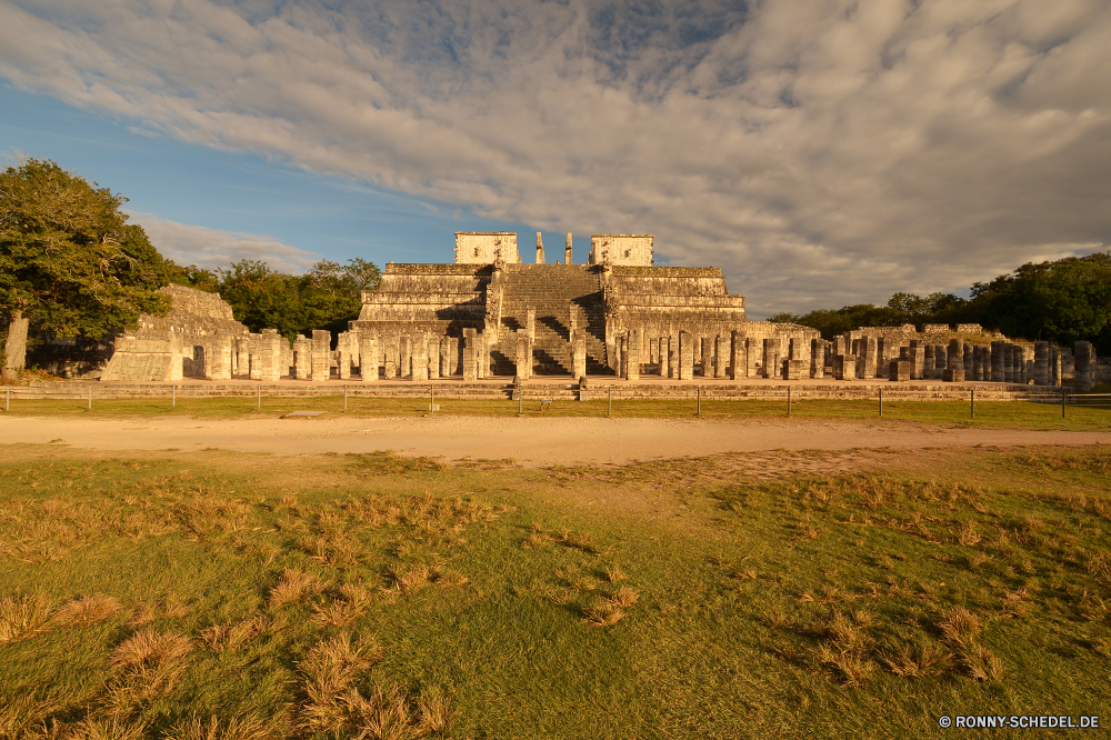 Chichen Itza Schloss Palast Festung Kloster Antike Stein Befestigung Reisen Architektur Gebäude Residenz alt Wahrzeichen religiöse Residenz Geschichte Tourismus Tempel Denkmal Haus Mauer Landschaft mittelalterliche Ruine historische Ruine Defensive Struktur Turm Himmel historischen Kultur berühmte Archäologie Ringwall Struktur Stadt Stadt Festung Wohnung Hügel Tourist Religion Kirche Backstein Platz im freien Roman Erbe landschaftlich Fels Fluss Vergangenheit Gras Wüste Urlaub Gebäude Felsenburg Entwicklung des ländlichen Wasser Dorf Mitte Bau Statue religiöse Bogen Berg Land Zitadelle Provinz Zivilisation Antik Wolken Website traditionelle Landschaft Szenerie Urlaub Kunst Welt castle palace fortress monastery ancient stone fortification travel architecture building residence old landmark religious residence history tourism temple monument house wall landscape medieval ruin historical ruins defensive structure tower sky historic culture famous archeology rampart structure city town fort dwelling hill tourist religion church brick place outdoors roman heritage scenic rock river past grass desert vacation buildings stronghold rural water village middle construction statue religious arch mountain country citadel province civilization antique clouds site traditional countryside scenery holiday art world