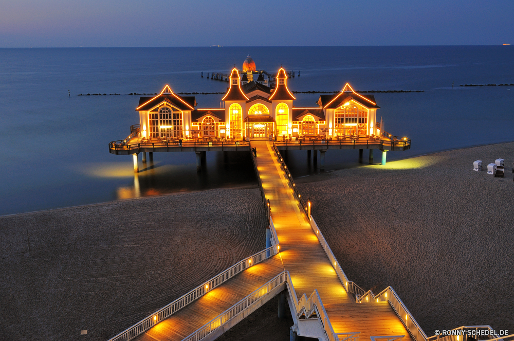 Ostsee Park Anlegestelle Darm-Trakt Architektur Gebäude Unterstützung Glocke-Côte Stadt Reisen Himmel Kultur Religion Gerät Obdach Tempel Geschichte Kirche Wahrzeichen Kathedrale Nacht Turm alt Denkmal Tourismus Fluss Schutzüberzug berühmte historischen Stadt Gold Landschaft Kuppel Urban Palast Antike Orthodoxe Golden traditionelle Brücke Kreuz Wasser Bespannung Struktur St. religiöse Hauptstadt Straße Szenerie St glauben landschaftlich Platz Tourist Platz Dach Licht Erbe Backstein Haus Städte östliche heilig Gott Szene Skyline Bau Wolken Kunst Sonnenuntergang Reflexion Gebet Wolke Stadtansicht historische Baum China Kloster Retter Boot Bangkok Gottesdienst Sommer im freien Panorama Gebäude Ziel Urlaub Straße Urlaub Welt Meer park pier tract architecture building support bell cote city travel sky culture religion device shelter temple history church landmark cathedral night tower old monument tourism river protective covering famous historic town gold landscape dome urban palace ancient orthodox golden traditional bridge cross water covering structure saint religious capital street scenery st faith scenic place tourist square roof light heritage brick house cities eastern holy god scene skyline construction clouds art sunset reflection prayer cloud cityscape historical tree china monastery savior boat bangkok worship summer outdoor panorama buildings destination vacation road holiday world sea