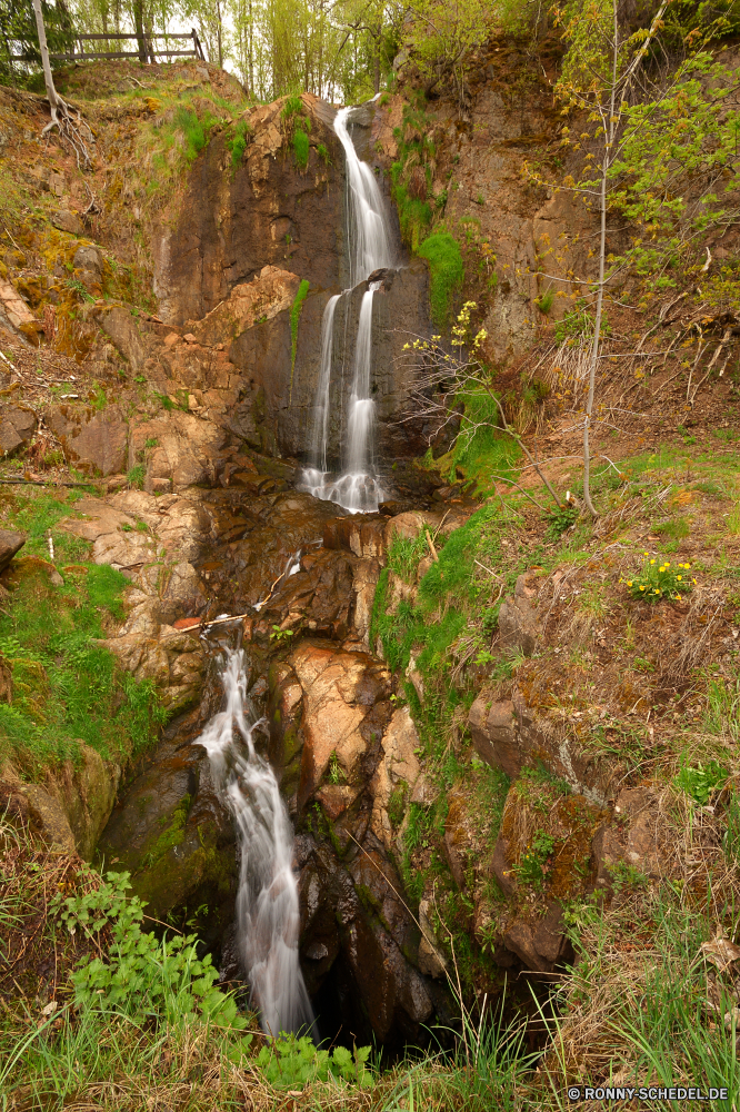 Tiefenbach Wasserfall Vogelhäuschen Gerät Wald Fluss Wasserfall Stream Wasser Landschaft Stein Fels Park Baum Strömung Reisen fallen Umgebung landschaftlich fallen fällt Kaskade im freien fließende Creek friedliche Frühling Bewegung Wasserhahn im freien natürliche Berg Wild Sommer Felsen Land alt frisch Holz Wildnis Ökologie Abenteuer gelassene platsch Szene Moos Kühl Steine felsigen Bäume Entwicklung des ländlichen Metall glatte Drop Haus ruhige Wasserfälle rasche Tourismus plantschen Farbe Schiff Belaubung Landschaft CoffeePot Sonnenlicht Wanderung Topf Herbst erfrischende Erhaltung Blatt Geschwindigkeit Szenerie nass Sperre Pflanze Gras Hölzer Saison macht Reinigen Berge Gebäude See Urlaub Flüsse klar Bereich Licht Container nationalen Architektur bird feeder device forest river waterfall stream water landscape stone rock park tree flow travel fall environment scenic falling falls cascade outdoors flowing creek peaceful spring motion water faucet outdoor natural mountain wild summer rocks country old fresh wood wilderness ecology adventure serene splash scene moss cool stones rocky trees rural metal smooth drop house tranquil waterfalls rapid tourism splashing color vessel foliage countryside coffeepot sunlight hike pot autumn refreshing conservation leaf speed scenery wet lock plant grass woods season power clean mountains building lake vacation rivers clear area light container national architecture