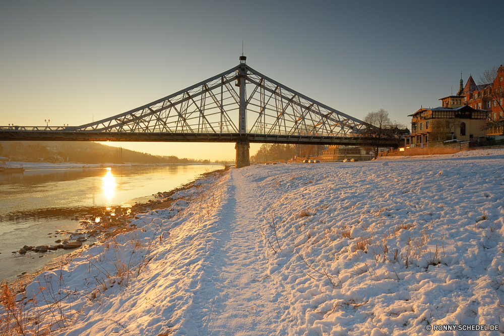 Blaues Wunder Dresden im Winter Anlegestelle Unterstützung Gerät Brücke Wasser Bucht Stadt Architektur Wahrzeichen Himmel Reisen Ozean Fluss Aufhängung Transport Meer Struktur Tourismus Tor Sonnenuntergang berühmte Dämmerung Urban Skyline Pazifik Stadtansicht Landschaft Nacht Gebäude Turm Golden Kabel Straße Küste 'Nabend historischen Attraktion Stahl Verkehr Ingenieurwesen Verkehr Tourist Denkmal Kabel Bau Wolken Urlaub Szene Metall Hafen Lichter Gebäude Autobahn Reflexion landschaftlich Sand Sonne Geschäft Ufer Verbindung Orange am Wasser Golden Gate Brücke Infrastruktur Sommer Innenstadt Reiseziele Wolke Strand historische Industrie Hängebrücke Osten Kran Horizont Landzungen Schiff Hafen Tag sonnig Tropischer groß Container Neu Kreuzung hoch Dock moderne im freien Urlaub Küste Sonnenaufgang im freien Kontur Industrielle pier support device bridge water bay city architecture landmark sky travel ocean river suspension transportation sea structure tourism gate sunset famous dusk urban skyline pacific cityscape landscape night building tower golden cable road coast evening historic attraction steel traffic engineering transport tourist monument cables construction clouds vacation scene metal harbor lights buildings highway reflection scenic sand sun business shore connection orange waterfront golden gate bridge infrastructure summer downtown destinations cloud beach historical industry suspension bridge east crane horizon headlands ship port day sunny tropical tall container new crossing high dock modern outdoor vacations coastline sunrise outdoors silhouette industrial