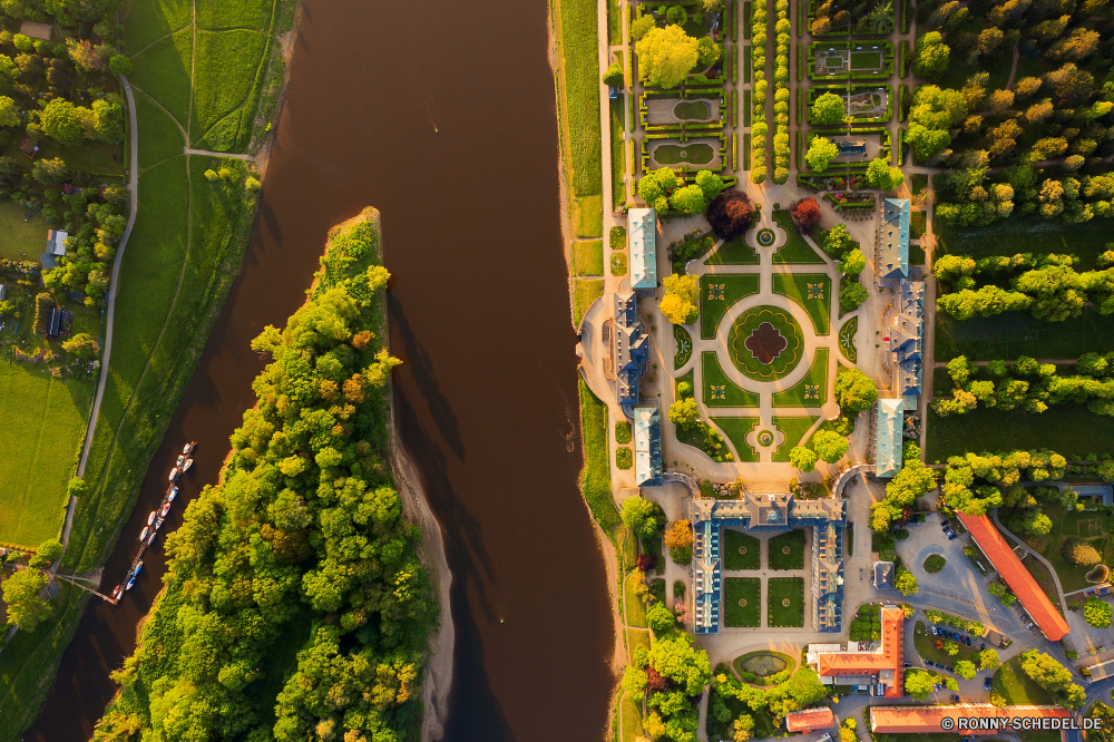 Schloss und Park Pillnitz Baum Pflanze Herbst Land bunte Stadt Landschaft fallen Licht gelb Blätter Wald im freien aquatische Obst vascular plant woody plant Saison Fluss Architektur Wasser Pflanzen Sonnenblume Dekoration natürliche Kunst Bäume Farbe Reisen Sommer Blume Neu Glas Urban Himmel Szene Blatt Garten hell Gebäude Kirche Branch alt Cassia Gestaltung Muster landschaftlich Blumen Zitrus Fenster Grunge Orange moderne Essbare Früchte Tourismus Landschaft Szenerie Entwicklung des ländlichen saisonale Frühling frisch Rebe zu produzieren Trinken im freien Technologie Stadt Park Wein See Digital Wahrzeichen Kathedrale Religion Flora Berg tree plant autumn country colorful city landscape fall light yellow leaves forest outdoor aquatic fruit vascular plant woody plant season river architecture water plants sunflower decoration natural art trees color travel summer flower new glass urban sky scene leaf garden bright building church branch old cassia design pattern scenic flowers citrus window grunge orange modern edible fruit tourism countryside scenery rural seasonal spring fresh vine produce drink outdoors technology town park wine lake digital landmark cathedral religion flora mountain