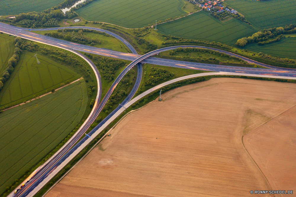 Autobahn Gestaltung Digital Hintergrund Kurve Welle Farbe Tapete futuristische Bewegung Grafik Raum Fraktal Muster moderne Papier Kunst Textur Linien Form Licht bunte Schläger Gerät Informationen Abdeckung Linie Stil Geschäft Technologie Schließen Buch generiert Stapel Wirkung Energie Fantasie Schule Sport-Implementierung dynamische künstlerische Weichzeichnen Element Text Bildung glänzend Hintergründe Mischung Bewegung Frame Sitz Haufen fließende Studie Strömung Eleganz Öffnen transparente Kopie Literatur Bibliothek wellig wissen Stuhl Bindung gestreift trendige dunkel Kabel Windung Unterstützung closeup hell transluzent niemand Bücher leere Lesen Kurven Web Lesen Kommunikation Abstraktion dekorative Lernen Flamme Seite Verbindung Dekoration Geschwindigkeit Daten glatte Computer Gruppe Sport Wissenschaft Dekor texturierte design digital backdrop curve wave color wallpaper futuristic motion graphic space fractal pattern modern paper art texture lines shape light colorful racket device information cover line style business technology close book generated stack effect energy fantasy school sports implement dynamic artistic blur element text education shiny backgrounds blend movement frame seat pile flowing study flow elegance open transparent copy literature library wavy knowledge chair binding striped trendy dark cable swirl support closeup bright translucent nobody books blank read curves web reading communication abstraction decorative learning flame page connection decoration speed data smooth computer group sport science decor textured