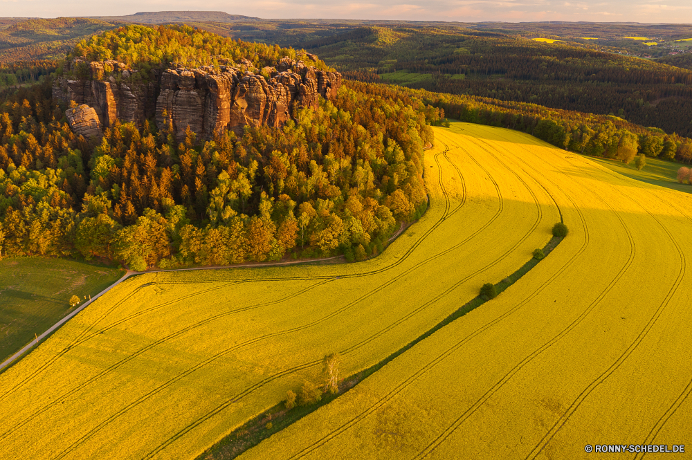 Pfaffenstein Raps Ölsaaten Samen Obst Feld Landschaft Landschaft Entwicklung des ländlichen Bauernhof Landwirtschaft Himmel Land Wiese gelb Pflanze Szenerie Baum im freien Sommer Gras Frühling landschaftlich Herbst Wolke Landbau Horizont sonnig fallen Stechginster Saison Wolken Umgebung Berg wachsen Sonne Berge Wald außerhalb Strauch Land Ackerland Reisen Felder natürliche bewölkt Vergewaltigung im freien Hügel woody plant Bäume Ernte Blume Szene bunte Tal Wetter vascular plant hell Reiner Tourismus Wachstum Tag Straße landwirtschaftlichen Farbe wachsende Ökologie Licht Weingut klar Blumen Blüte Senf Belaubung Garten Holz Flora Aussicht Rebe Weide Landschaften Blatt Ernte Öl Park am Morgen Sonnenuntergang Sonnenlicht Blätter Hügel Bewuchs Orange Blumen blühen friedliche Sonnenblume ruhige frisch Farben rapeseed oilseed seed fruit field landscape countryside rural farm agriculture sky country meadow yellow plant scenery tree outdoor summer grass spring scenic autumn cloud farming horizon sunny fall gorse season clouds environment mountain grow sun mountains forest outside shrub land farmland travel fields natural cloudy rape outdoors hill woody plant trees crop flower scene colorful valley weather vascular plant bright plain tourism growth day road agricultural color growing ecology light vineyard clear flowers bloom mustard foliage garden wood flora vista vine pasture scenics leaf harvest oil park morning sunset sunlight leaves hills vegetation orange blossom peaceful sunflower tranquil fresh colors