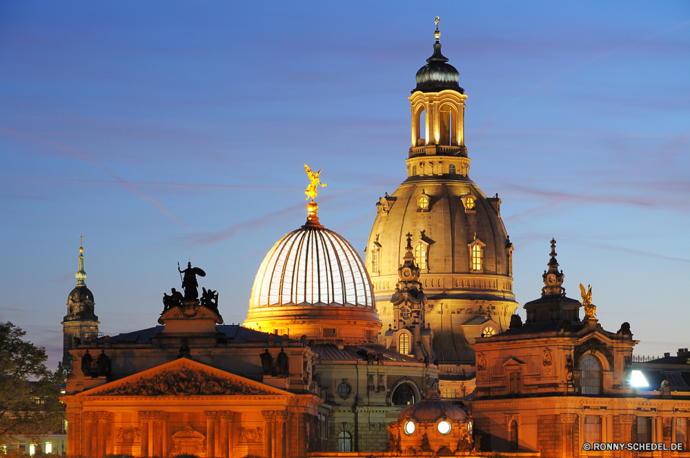 Stadtsilhouette Dresden Kuppel Dach Schutzüberzug Bespannung Kirche Architektur Kathedrale Religion Gebäude berühmte Geschichte alt Himmel Orthodoxe Tourismus Wahrzeichen Kultur Reisen Gold Kreuz St Stadt Turm St. Platz Denkmal Golden Antike traditionelle Platz Tempel Basilika Tourist historischen historische aussenansicht Struktur heilig glauben Hauptstadt Retter Kuppel Gott Backstein Kloster religiöse Museum Urban Bau architektonische Spiritualität Sommer barocke Basil Spalte Statue Szene Fassade Basilikum-s Kunst heilig Reiseziele Tag Stein Nacht Kuppeln Besichtigungen Katholische Symbol Klassische Haus Stadt Palast nationalen beten Wolke Gottesdienst Mauer Skulptur Wolken 'Nabend Farbe dome roof protective covering covering church architecture cathedral religion building famous history old sky orthodox tourism landmark culture travel gold cross st city tower saint place monument golden ancient traditional square temple basilica tourist historic historical exterior structure holy faith capital savior cupola god brick monastery religious museum urban construction architectural spirituality summer baroque basil column statue scene facade basil s art sacred destinations day stone night domes sightseeing catholic symbol classical house town palace national pray cloud worship wall sculpture clouds evening color