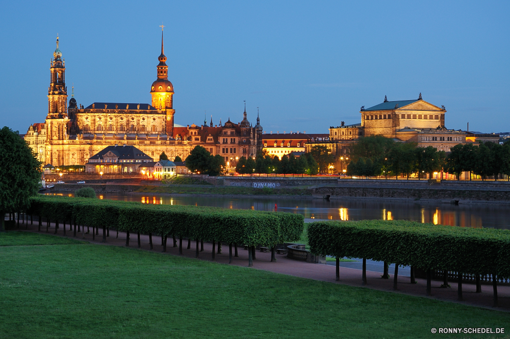 Stadtsilhouette Dresden Palast Residenz Haus Gebäude Wohnung Architektur Fluss Turm Stadt Kathedrale Reisen Wahrzeichen Kloster alt berühmte Geschichte Stadt Kirche Tourismus Himmel Struktur Kultur Kuppel Gehäuse Denkmal historischen Hauptstadt religiöse Residenz Urban Religion Stadtansicht Platz Brücke Tourist aussenansicht Backstein Tempel Wasser Antike Platz Nacht Gebäude Museum St Schloss traditionelle Kreuz Bau Mauer Orthodoxe Gold Straße Landschaft Tag St. Reiseziele England Lichter Sommer Häuser Panorama Sonnenuntergang Universität Reflexion Stil Gras Wolke historische Urlaub Retter sowjetische Regierung Dach Szene mittelalterliche groß Skyline Zentrum Stein Urlaub Parlament Städte Winter Attraktion Ziel Boot palace residence house building dwelling architecture river tower city cathedral travel landmark monastery old famous history town church tourism sky structure culture dome housing monument historic capital religious residence urban religion cityscape place bridge tourist exterior brick temple water ancient square night buildings museum st castle traditional cross construction wall orthodox gold street landscape day saint destinations england lights summer houses panorama sunset university reflection style grass cloud historical vacation savior soviet government roof scene medieval great skyline center stone holiday parliament cities winter attraction destination boat