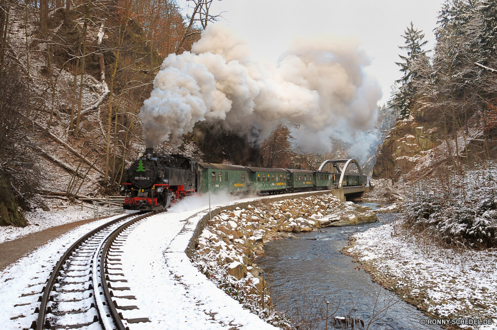 Weißeritztalbahn Schnee Dampflokomotive Lokomotive Wetter Rauch Dampf Winter Landschaft Himmel Straße Radfahrzeug kalt Bäume Umgebung Park Wolke Baum Wasser Wärme landschaftlich Berg Reisen Track Gefahr im freien Fahrzeug Wolken Wald Sonne Umweltverschmutzung Frost Ozean gefroren Entwicklung des ländlichen Eis Fels Eruption heiß Transport Brennen Vulkan Geysir macht Szene bewölkt Industrie Landschaft nationalen im freien Szenerie vulkanische Eisenbahn Land Zug Sturm außerhalb Meer Saison Insel alt am Morgen Horizont Lava Krater Geologie chemical weapon Nebel natürliche gefährliche Laufwerk Sonnenaufgang Feuer Frühling Straße Luft Verkehr Sonnenuntergang Licht Fluss Gebäude schneebedeckt abgedeckt Morgenröte Nebel Energie Pfad Tourismus Reflexion Waffe friedliche Branch Industrielle weapon of mass destruction Fabrik Einfrieren Schornstein snow steam locomotive locomotive weather smoke steam winter landscape sky road wheeled vehicle cold trees environment park cloud tree water heat scenic mountain travel track danger outdoors vehicle clouds forest sun pollution frost ocean frozen rural ice rock eruption hot transportation burning volcano geyser power scene cloudy industry countryside national outdoor scenery volcanic railway country train storm outside sea season island old morning horizon lava crater geology chemical weapon mist natural dangerous drive sunrise fire spring street air transport sunset light river building snowy covered dawn fog energy path tourism reflection weapon peaceful branch industrial weapon of mass destruction factory freeze chimney