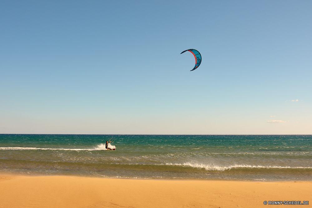  Fallschirm Rettungsgeräte Ausrüstung Strand Himmel Ozean Meer Sand am Meer Sommer Wasser Küste Urlaub fliegen Reisen Sport Tropischer fliegen Luft Welle Horizont Landschaft Freizeit Sonne Ufer Wolken Urlaub sonnig Küste Wind Wellen Extreme Spaß seelandschaft frei Insel Paradies Resort Tourismus sandigen im freien Surf springen aktive im freien Aktion Freiheit Entspannen Sie sich Türkis Abenteuer landschaftlich Sonnenschein heiß Aktivität Küste Flug Szene Wolke Menschen Sport entspannende Segelfliegen Erholung bunte Küstenlinie Entspannung Regenschirm klar Risiko Lebensstil Boot Tourist Sonnenlicht Farbe Bucht Flügel Gefahr Fallschirmspringen Fallschirmsprung Kite gleiten hoch Segel springen Tan Hobby idyllische Urlaub Mann ruhige Sonnenuntergang Baum parachute rescue equipment equipment beach sky ocean sea sand seaside summer water coast vacation fly travel sport tropical flying air wave horizon landscape leisure sun shore clouds holiday sunny coastline wind waves extreme fun seascape free island paradise resort tourism sandy outdoor surf jump active outdoors action freedom relax turquoise adventure scenic sunshine hot activity coastal flight scene cloud people sports relaxing gliding recreation colorful shoreline relaxation umbrella clear risk lifestyle boat tourist sunlight color bay wing danger parachuting skydiving kite glide high sail jumping tan hobby idyllic vacations man tranquil sunset tree