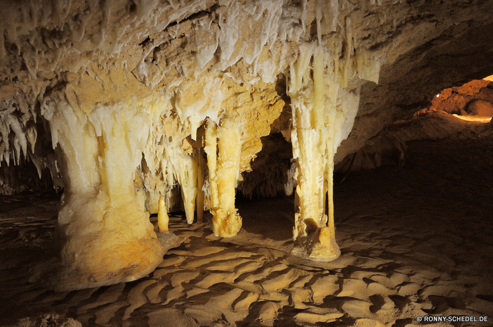 Crystal Cave Höhle geologische formation Fels Schlucht Geologie Park Sandstein nationalen Landschaft Reisen Wüste Tourismus Stein Formationen Bildung natürliche Aushöhlung Sand Berg landschaftlich Felsen Klippe Orange Erde Wasser geologische Extreme Himmel Wahrzeichen Klippen Tal Steine im freien im freien Berge Kalkstein Antike Südwesten ungewöhnliche Mauer einzigartige Wildnis Innenseite Tourist felsigen Landschaften Baum Höhle Ökologie Arid Licht Gelände dunkel Kiefer Erhaltung u-Bahn versteckt Nationalpark Farbe Sommer Fluss Urlaub außerhalb Stalagmit Tropfsteinhöhle Mining Dunkelheit nass geheimnisvolle entfernten Mysterium tief Boden Denkmal Szenerie Hoodoos ganz Mineralien Ökosystem geologische Wanderung Tour unter Reise Umgebung Calcit Hoodoo Muster unter Ressourcen ökologische Wandern gelb Attraktion Abenteuer Tropfen Sonnenlicht Schlucht Klettern Escape Bereich Wolken Pflanze Küste bunte Frühling Meer niemand cave geological formation rock canyon geology park sandstone national landscape travel desert tourism stone formations formation natural erosion sand mountain scenic rocks cliff orange earth water geologic extreme sky landmark cliffs valley stones outdoor outdoors mountains limestone ancient southwest unusual wall unique wilderness inside tourist rocky scenics tree cavern ecology arid light terrain dark pine conservation underground hidden national park color summer river vacation outside stalagmite stalactite mining darkness wet mysterious remote mystery deep ground monument scenery hoodoos quite minerals ecosystem geological hike tour under trip environment calcite hoodoo pattern beneath resources ecological hiking yellow attraction adventure drops sunlight gorge climb escape area clouds plant coast colorful spring sea nobody