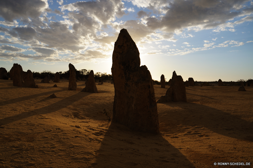 The Pinnacles Megalith Gedenkstätte Struktur Himmel Stein Landschaft Antike Wahrzeichen Reisen Fels Denkmal Geschichte Sonnenuntergang Tourismus historischen Wolken England landschaftlich Kontur Architektur Tourist Stadt Gras Sonne Religion Attraktion Dämmerung Sonnenaufgang alt berühmte Jungsteinzeit Insel im freien Felsen Szenerie Mysterium Gebäude Strand nationalen geheimnisvolle Stadtansicht historische Sommer Meer im freien Park Küste Ruine Morgenröte Erbe Szene Skyline Tempel Steine Ozean Turm Prähistorische Wasser Bau Küste religiöse Berge Schatten Licht Sonnenlicht Sand Mauer Wolkenkratzer Feld Ziel Ufer Urlaub friedliche Landschaft hell Bäume Entwicklung des ländlichen megalith memorial structure sky stone landscape ancient landmark travel rock monument history sunset tourism historic clouds england scenic silhouette architecture tourist city grass sun religion attraction dusk sunrise old famous neolithic island outdoors rocks scenery mystery building beach national mysterious cityscape historical summer sea outdoor park coast ruins dawn heritage scene skyline temple stones ocean tower prehistoric water construction coastline religious mountains shadow light sunlight sand wall skyscraper field destination shore vacation peaceful countryside bright trees rural