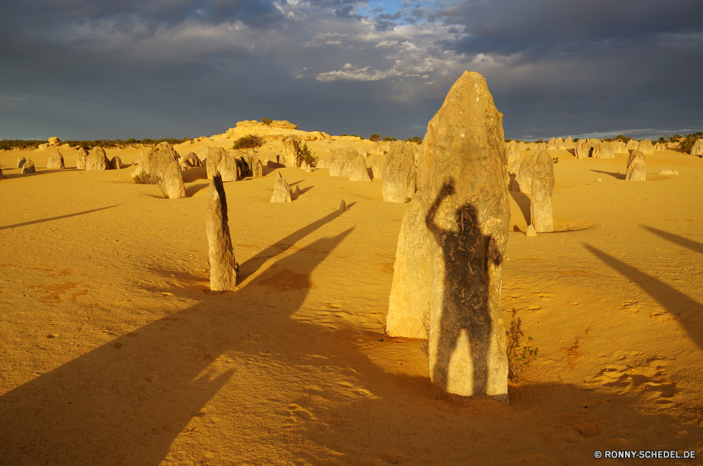 The Pinnacles Megalith Gedenkstätte Struktur Sand Landschaft Fels Wüste Reisen Stein Himmel Park Grab Berg Schlucht nationalen Tourismus Boden im freien Felsen Sandstein Berge Wolken Tal landschaftlich Erde trocken Aushöhlung Landschaften Denkmal Arid Wahrzeichen Wildnis Land natürliche Geschichte Antike Urlaub Sonnenaufgang Formationen Szenerie Geologie Sommer Sonnenuntergang Gras Hügel Baum Wolke Bildung Gelände Tag im freien Sonne Wärme Extreme Klima Reise historischen Horizont Südwesten Orange Sonnenlicht Hügel Klippe gelb sonnig alt Herbst Westen entfernten Wandern Szene Steine heiß Straße Entwicklung des ländlichen Toten reservieren Busch niemand berühmte Bereich friedliche Dürre Meer hoch Ruine Aussicht felsigen Backstein horizontale Süden Licht Landschaft Tourist Land megalith memorial structure sand landscape rock desert travel stone sky park grave mountain canyon national tourism soil outdoors rocks sandstone mountains clouds valley scenic earth dry erosion scenics monument arid landmark wilderness land natural history ancient vacation sunrise formations scenery geology summer sunset grass hill tree cloud formation terrain day outdoor sun heat extreme climate journey historic horizon southwest orange sunlight hills cliff yellow sunny old autumn west remote hiking scene stones hot road rural dead reserve bush nobody famous range peaceful drought sea high ruins vista rocky brick horizontal south light countryside tourist country