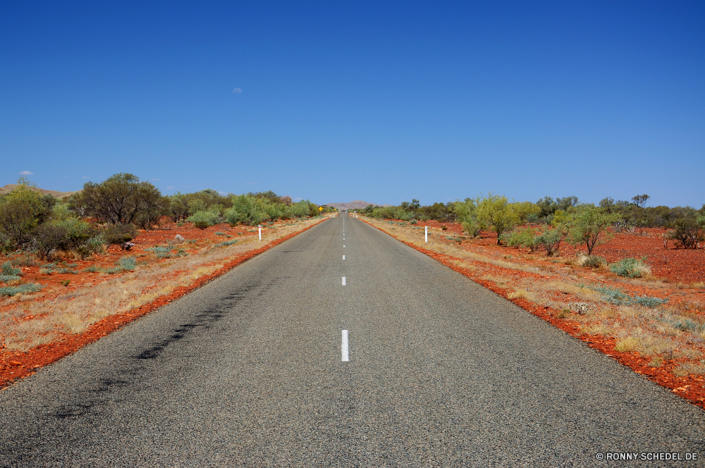 Unterwegs Asphalt Straße Landschaft Autobahn Himmel Entwicklung des ländlichen Reisen Horizont Strecke Wolke Laufwerk Reise Transport Land Wolken Reise Gras Art und Weise landschaftlich Feld Landschaft Autobahn Szenerie Berge Verkehr leere Wüste Berg Richtung Linie Wiese Sommer fahren Schnellstraße Bewegung Auto Geschwindigkeit Land Perspektive gerade Asphalt Umgebung Szene Baum Hügel Ziel Pfad bewölkt sonnig im freien Verkehr Kurve im freien Aufstieg Straße Biegung Fahrbahn voran Spur Öffnen Wolkengebilde Verschieben Steigung lange Freiheit Hügel Felder Auto Bewegung Frühling Sand friedliche natürliche Bauernhof Pflaster weit Bäume Landwirtschaft Wald Sonne Wetter Autobahn An Ackerland einsam Bereich gelb Schmutz Panorama schnell Track Park wicklung endlose Ferne nach vorn Entfernung Reling Auto Landschaften Hochland Fahrzeug Reiner Tourismus Urlaub Tag niemand asphalt road landscape highway sky rural travel horizon route cloud drive journey transportation country clouds trip grass way scenic field countryside freeway scenery mountains transport empty desert mountain direction line meadow summer driving expressway motion car speed land perspective straight tarmac environment scene tree hill destination path cloudy sunny outdoors traffic curve outdoor ascent street bend roadway ahead lane open cloudscape moving slope long freedom hills fields auto movement spring sand peaceful natural farm pavement far trees agriculture forest sun weather motorway to farmland lonely area yellow dirt panorama fast track park winding endless distant forward distance railing automobile scenics highland vehicle plain tourism vacation day nobody