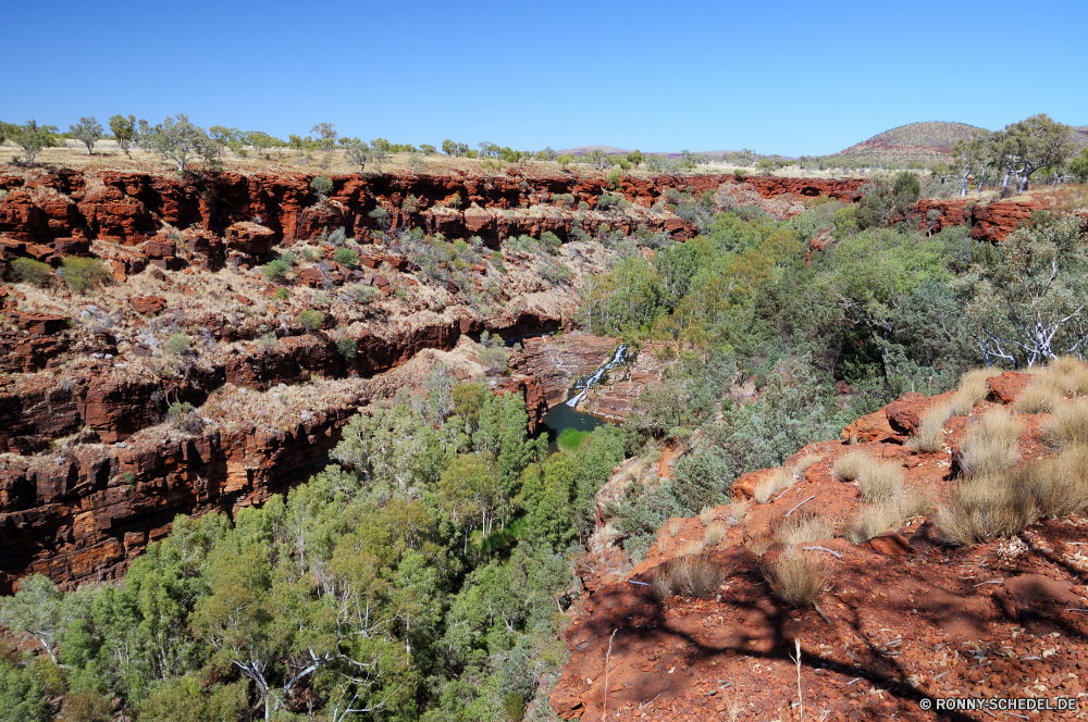 Karijini National Park Schlucht Schlucht Tal Landschaft Park natürliche depression Wüste Berg nationalen Fels Berge Reisen Himmel landschaftlich Aushöhlung Tourismus Felge Wolken Baum Wandern Stein Klippe Orange Geologie im freien Felsen Urlaub Sand Südwesten Westen im freien Fluss Grand Tourist Abenteuer Wunder geologische Mesa Wahrzeichen Szenerie Sandstein Süden Welt Wildnis Bildung Bäume Hügel Wolke Sommer natürliche Sonne Aussicht Spitze gelb Wanderweg Farbe Panorama sonnig Straße Formationen Wald Hügel Szene trocken Sonnenuntergang Hochland Bögen westliche Wasser bunte Ziel Umgebung Bereich Horizont Licht Pflanze Arid Kiefer Wanderung Reise Ringwall friedliche Land canyon ravine valley landscape park natural depression desert mountain national rock mountains travel sky scenic erosion tourism rim clouds tree hiking stone cliff orange geology outdoor rocks vacation sand southwest west outdoors river grand tourist adventure wonder geological mesa landmark scenery sandstone south world wilderness formation trees hill cloud summer natural sun vista peak yellow trail color panorama sunny road formations forest hills scene dry sunset highland arches western water colorful destination environment range horizon light plant arid pine hike trip rampart peaceful country