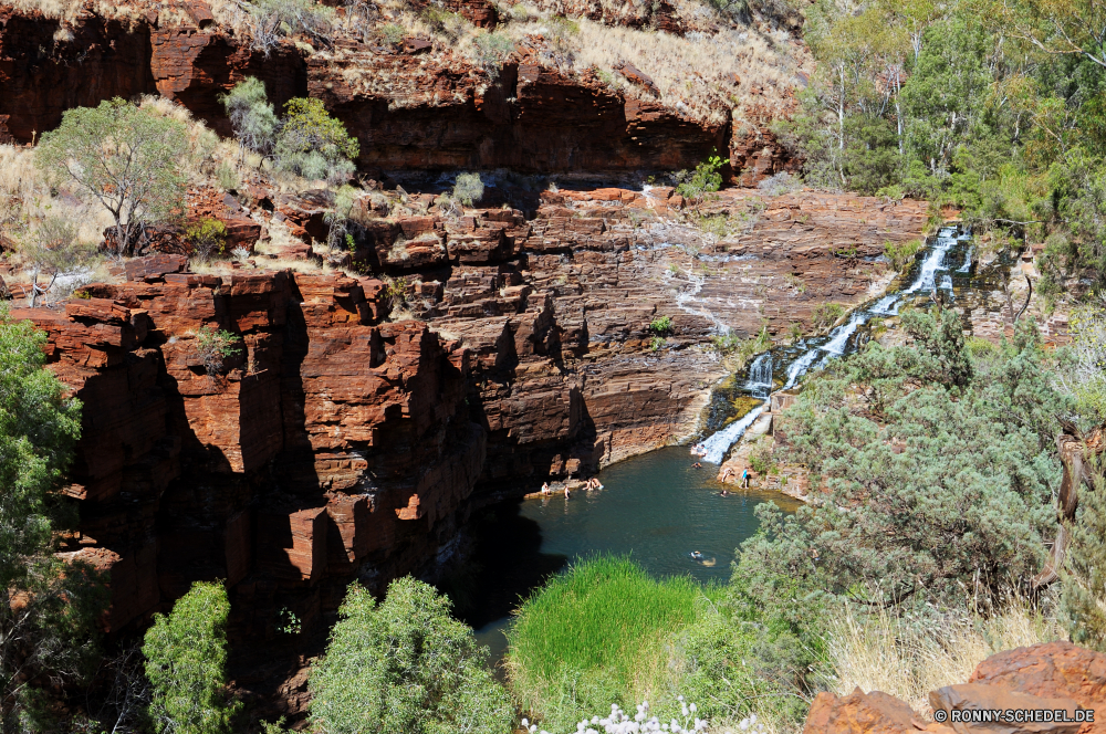 Karijini National Park Schlucht Schlucht Tal Klippe Fels Landschaft Berg Fluss natürliche depression Felsen Stein geologische formation Wasser Reisen Park landschaftlich nationalen Tourismus Berge im freien Himmel Urlaub Baum Wald Sommer Bäume Wolken Szenerie Stream im freien Wüste Geologie Wasserfall felsigen Wildnis Meer Aushöhlung Sandstein natürliche Ziel Grand Cliff-Wohnung Wandern Küste Süden Sand Höhle Tourist Felge Creek Wohnung Steine Küste Hügel Kanal Südwesten Wahrzeichen hoch Klippen Urlaub Wild Abenteuer Panorama Szene Struktur fließende Mauer See Körper des Wassers fallen Kaskade Bildung Aussicht Tag Gehäuse Reise Strömung Ozean Insel Umgebung Sonne Herbst rasche geologische fällt Frühling Wunder Westen Hölzer Strand friedliche Farbe canyon ravine valley cliff rock landscape mountain river natural depression rocks stone geological formation water travel park scenic national tourism mountains outdoors sky vacation tree forest summer trees clouds scenery stream outdoor desert geology waterfall rocky wilderness sea erosion sandstone natural destination grand cliff dwelling hiking coast south sand cave tourist rim creek dwelling stones coastline hill channel southwest landmark high cliffs holiday wild adventure panorama scene structure flowing wall lake body of water fall cascade formation vista day housing trip flow ocean island environment sun autumn rapid geological falls spring wonder west woods beach peaceful color