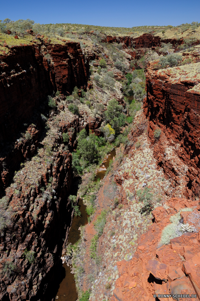 Karijini National Park Schlucht Schlucht Tal Fels natürliche depression Berg Landschaft Park Klippe Baum nationalen Reisen Stein Fluss Berge Felsen Wüste landschaftlich Tourismus Himmel Aushöhlung im freien Geologie Urlaub Wildnis Wandern Sand im freien Grand natürliche Szenerie Bäume Abenteuer Wasser Wald Sandstein Ziel geologische formation geologische Südwesten Bildung Wolken Wahrzeichen Orange Sommer Felge felsigen Tourist Aussicht Wunder Westen Hügel trocken Stream Szene Süden bunte Straße Umgebung Mesa Steigung Wild Hölzer Holz Farbe Wasserfall Wanderweg Höhle Schlucht Mauer Tag Textur Pflanze Küste Welt woody plant Blatt canyon ravine valley rock natural depression mountain landscape park cliff tree national travel stone river mountains rocks desert scenic tourism sky erosion outdoors geology vacation wilderness hiking sand outdoor grand natural scenery trees adventure water forest sandstone destination geological formation geological southwest formation clouds landmark orange summer rim rocky tourist vista wonder west hill dry stream scene south colorful road environment mesa slope wild woods wood color waterfall trail cave gorge wall day texture plant coast world woody plant leaf