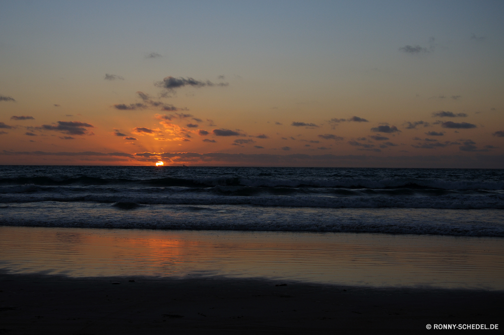 Broome - Cable Beach Sonne Ozean Sonnenuntergang Strand Meer Küstenlinie Himmel Wasser Sonnenaufgang Wolken Landschaft Küste 'Nabend Sterne Reisen Sand Körper des Wassers Himmelskörper Dämmerung Orange Insel Sommer Urlaub Wellen Horizont Wolke Tropischer Reflexion Ufer Urlaub Morgenröte Atmosphäre am Meer Kontur Welle Küste landschaftlich Tourismus Golden ruhige friedliche am Morgen Szenerie See Szene Baum Entspannen Sie sich Licht romantische Nacht Paradies im freien sonnig Sonnenuntergang Entspannung Sonnenlicht Sonnenschein Boot gelb Wetter Surf bewölkt im freien Farbe Ruhe entspannende bunte natürliche Küste Fluss Gold Klima Bucht idyllische Berge Romantik Dämmerung seelandschaft Felsen Glühen Bäume Landschaften Wellen dramatische welligkeit gelassene Urlaub Resort Umgebung warm Tourist Berg sun ocean sunset beach sea shoreline sky water sunrise clouds landscape coast evening star travel sand body of water celestial body dusk orange island summer vacation waves horizon cloud tropical reflection shore holiday dawn atmosphere seaside silhouette wave coastline scenic tourism golden tranquil peaceful morning scenery lake scene tree relax light romantic night paradise outdoor sunny sundown relaxation sunlight sunshine boat yellow weather surf cloudy outdoors color calm relaxing colorful natural coastal river gold climate bay idyllic mountains romance twilight seascape rocks glow trees landscapes ripples dramatic ripple serene vacations resort environment warm tourist mountain