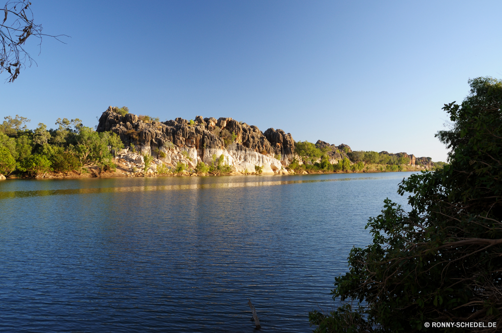 Geikie Gorge See Ufer Wasser am See Landschaft Himmel Körper des Wassers Bäume Wald Baum Becken Reflexion Berg Fluss Sommer landschaftlich Park Reisen natürliche depression Teich Wolken geologische formation im freien Tourismus Sonne Küste Fels ruhige im freien Ozean Meer Szenerie Stein Wolke Urlaub Berge Insel Bucht Küstenlinie Hölzer natürliche Strand sonnig Holz Umgebung Szene friedliche Urlaub idyllische Ruhe Gras Kap Resort Pflanze Küste klar nationalen Sand Entwicklung des ländlichen Tourist Sonnenuntergang felsigen Boot Frühling Entspannen Sie sich Entspannung am Morgen Land Sonnenlicht Herbst Felsen Urlaub Landschaft Horizont Kanal Klippe Wildnis Bewuchs Saison außerhalb gelassene Hügel Palm Rest Kiefer Lagune Farbe Blatt ruhig Tropischer seelandschaft Panorama am Wasser Urlaub Land Erholung bunte hell Welle lake shore water lakeside landscape sky body of water trees forest tree basin reflection mountain river summer scenic park travel natural depression pond clouds geological formation outdoors tourism sun coast rock tranquil outdoor ocean sea scenery stone cloud vacation mountains island bay shoreline woods natural beach sunny wood environment scene peaceful holiday idyllic calm grass cape resort plant coastline clear national sand rural tourist sunset rocky boat spring relax relaxation morning land sunlight autumn rocks vacations countryside horizon channel cliff wilderness vegetation season outside serene hill palm rest pine lagoon color leaf quiet tropical seascape panorama waterfront holidays country recreation colorful bright wave