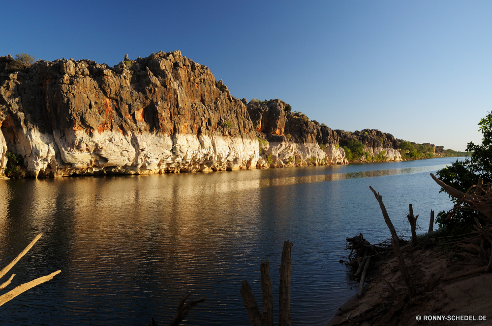 Geikie Gorge Becken Wasser Ufer See Landschaft geologische formation natürliche depression Berg am See Himmel Reisen Meer Küste Berge Fels Reflexion Ozean Insel landschaftlich Wolken Bucht Küste Vorgebirge Baum Strand Wald Sommer Szenerie Sonne Fluss Szene Tourismus Park natürliche Höhe Stein Ruhe Wolke Urlaub Hügel im freien Küstenlinie Felsen Klippe ruhige im freien Bäume Kap Bereich seelandschaft Boot natürliche friedliche Sonnenlicht nationalen Wildnis klar Entspannen Sie sich Urlaub sonnig Tourist Horizont Körper des Wassers Umgebung gelassene idyllische Tag Sonnenuntergang Sand Teich Panorama Wild Welle Spitze Resort Gras Farbe Paradies Schnee felsigen Urlaub Ziel Entspannung Wetter Herbst Inseln Saison Kiefer Kreuzfahrt Nautik Hügel Pazifik Wandern Türkis ruhig Tropischer Landschaften Hölzer Rest basin water shore lake landscape geological formation natural depression mountain lakeside sky travel sea coast mountains rock reflection ocean island scenic clouds bay coastline promontory tree beach forest summer scenery sun river scene tourism park natural elevation stone calm cloud vacation hill outdoors shoreline rocks cliff tranquil outdoor trees cape range seascape boat natural peaceful sunlight national wilderness clear relax holiday sunny tourist horizon body of water environment serene idyllic day sunset sand pond panorama wild wave peak resort grass color paradise snow rocky vacations destination relaxation weather autumn islands season pine cruise nautical hills pacific hiking turquoise quiet tropical scenics woods rest