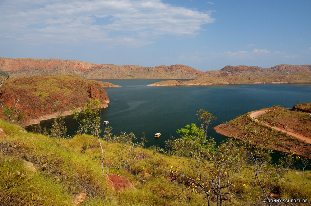 Lake Argyle Landschaft Vorgebirge Berg Hochland geologische formation natürliche Höhe Berge Tal Reisen Schlucht Fluss Baum Himmel Fels Wasser Klippe Tourismus nationalen landschaftlich Park Urlaub Wildnis Wald im freien See Wolken im freien Wolke Bäume Szenerie Herbst Sommer Meer Stein Felsen Wüste Hügel Spitze Wandern Panorama Küste Szene Hügel Tourist Wahrzeichen natürliche depression Abenteuer Umgebung Schlucht Landschaften Felge Horizont felsigen Sand Orange Reflexion Pflanze Ozean friedliche ruhige fallen Südwesten Ufer Entwicklung des ländlichen Bereich Farbe Bereich Gras Frühling Aushöhlung natürliche Geologie Grand Krater Norden hoch Land Westen bunte gelb Stechginster Belaubung Straße Sonne Sonnenuntergang Mesa Tag sonnig Urlaub Küste Süden Feld Strauch Licht Welt geologische Wunder Saison Panorama Hölzer gelassene Wetter Dam Strand Land Blatt landscape promontory mountain highland geological formation natural elevation mountains valley travel canyon river tree sky rock water cliff tourism national scenic park vacation wilderness forest outdoor lake clouds outdoors cloud trees scenery autumn summer sea stone rocks desert hill peak hiking panorama coast scene hills tourist landmark natural depression adventure environment ravine scenics rim horizon rocky sand orange reflection plant ocean peaceful tranquil fall southwest shore rural area color range grass spring erosion natural geology grand crater north high land west colorful yellow gorse foliage road sun sunset mesa day sunny holiday coastline south field shrub light world geological wonder season panoramic woods serene weather dam beach country leaf