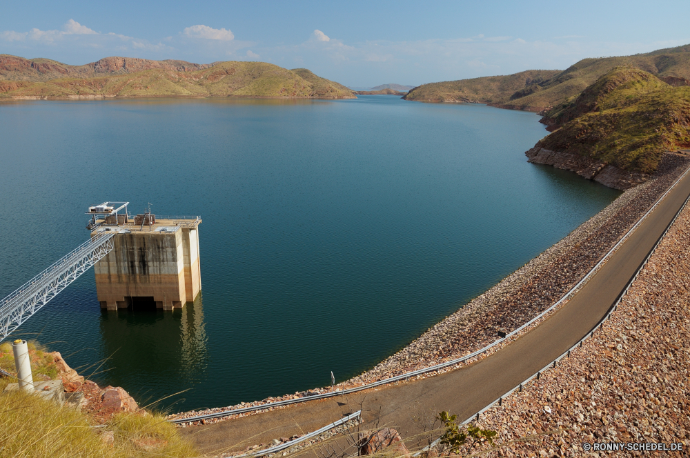 Lake Argyle Dam Barrier Obstruktion Struktur Wasser See Landschaft Berg Himmel Berge Fluss Reisen Tourismus landschaftlich Meer Reflexion Küste Fels Wolken Ufer Küste Wolke Horizont Bäume im freien Sommer Ruhe Wald Ozean Szenerie Bootshaus Wahrzeichen Strand Gebäude im freien Szene Insel Bucht Hügel Sonne Panorama Architektur Schuppen Sonnenuntergang Stadt Felsen Park Baum sonnig Hügel Umgebung Urlaub Boot nationalen Tag klar idyllische Brücke am Morgen Sonnenlicht Bereich Herbst Nebengebäude Tropischer ruhige Klippe Teich Küstenlinie Stein Haus Sand natürliche Frühling Landschaften Klima Sonnenaufgang Sonnenschein friedliche malerische Küste Spitze Hafen seelandschaft Paradies 'Nabend berühmte Stadt noch Tourist Turm fallen Farbe Straße Schnee Gras Schloss Entwicklung des ländlichen dam barrier obstruction structure water lake landscape mountain sky mountains river travel tourism scenic sea reflection coast rock clouds shore coastline cloud horizon trees outdoors summer calm forest ocean scenery boathouse landmark beach building outdoor scene island bay hill sun panorama architecture shed sunset city rocks park tree sunny hills environment vacation boat national day clear idyllic bridge morning sunlight range autumn outbuilding tropical tranquil cliff pond shoreline stone house sand natural spring scenics climate sunrise sunshine peaceful picturesque coastal peak harbor seascape paradise evening famous town still tourist tower fall color road snow grass castle rural