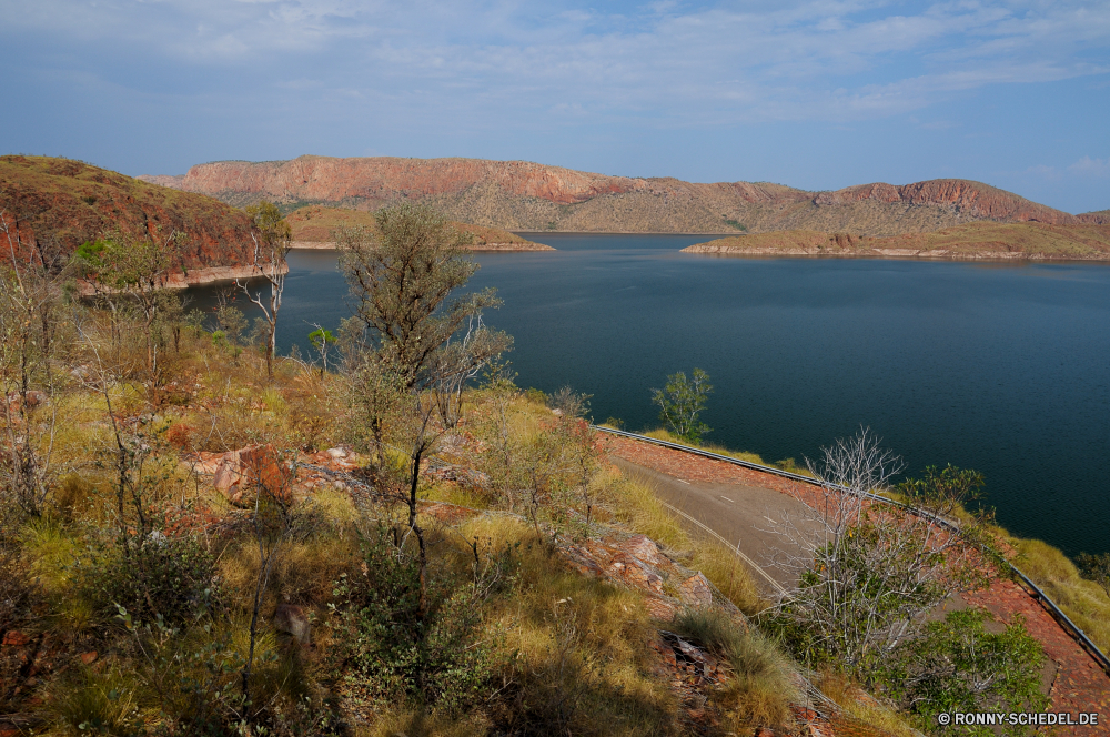 Lake Argyle Landschaft Wildnis Wald Fluss Hochland Berge Wasser Berg Baum Himmel Szenerie landschaftlich Park Tal Reisen Bäume See Sommer Gras Stechginster Wolken Umgebung Hügel Wolke Strauch Entwicklung des ländlichen Szene Bereich Herbst nationalen im freien Tourismus natürliche Land woody plant friedliche Landschaft Reflexion im freien Land fallen Stream Fels Farbe Blatt vascular plant Urlaub sonnig Teich Bereich Pflanze Belaubung Vorgebirge Stein Frühling ruhige Feld Saison Wiese Hölzer Sonne Kanal Holz geologische formation hoch natürliche Höhe Horizont Spitze Wandern Körper des Wassers Wild Landschaften Hügel gelb Ruhe Schnee Gelände Reed ruhig Norden bunte gelassene Sonnenaufgang Sonnenuntergang Küste Sumpf Panorama Ufer Licht Insel Wetter Bauernhof am See Meer landscape wilderness forest river highland mountains water mountain tree sky scenery scenic park valley travel trees lake summer grass gorse clouds environment hills cloud shrub rural scene range autumn national outdoors tourism natural country woody plant peaceful countryside reflection outdoor land fall stream rock color leaf vascular plant vacation sunny pond area plant foliage promontory stone spring tranquil field season meadow woods sun channel wood geological formation high natural elevation horizon peak hiking body of water wild scenics hill yellow calm snow terrain reed quiet north colorful serene sunrise sunset coast swamp panorama shore light island weather farm lakeside sea