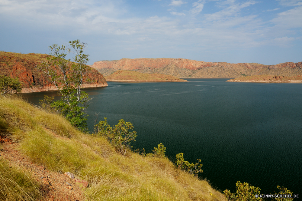 Lake Argyle Landschaft Dam See Fluss Wasser Berg Barrier Himmel landschaftlich Reflexion Berge Baum Obstruktion Kanal Wald Szenerie Wolken Sommer Reisen Bäume Struktur Körper des Wassers im freien Park Teich Umgebung Tal Wildnis Herbst Ufer Tourismus ruhige Hochland Bootshaus Urlaub Wolke Entwicklung des ländlichen Gras Szene natürliche Fels im freien Landschaft Stein Hölzer Vorgebirge Schuppen Stechginster Land sonnig geologische formation friedliche Hügel Tag Landschaften Felsen nationalen am See Farbe Ruhe Feld Horizont Küste natürliche Höhe Sonnenlicht Sonne Strauch Pflanze Küste Meer Gebäude fallen Nebengebäude Bereich Land Wiese Stream klar Wild woody plant hoch Frühling bunte Panorama Saison Holz Bereich Sonnenuntergang Urlaub Ruhe Wandern Kiefer gelassene Hügel am Morgen Landwirtschaft landscape dam lake river water mountain barrier sky scenic reflection mountains tree obstruction channel forest scenery clouds summer travel trees structure body of water outdoors park pond environment valley wilderness autumn shore tourism tranquil highland boathouse vacation cloud rural grass scene natural rock outdoor countryside stone woods promontory shed gorse country sunny geological formation peaceful hills day scenics rocks national lakeside color calm field horizon coast natural elevation sunlight sun shrub plant coastline sea building fall outbuilding area land meadow stream clear wild woody plant high spring colorful panorama season wood range sunset holiday tranquility hiking pine serene hill morning agriculture