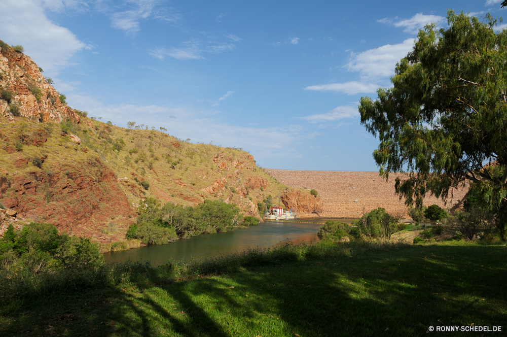 Lake Argyle Landschaft Berg Hochland Fluss Berge Wald Wasser Wildnis Baum Tal Himmel See Bäume Reisen landschaftlich Szenerie Wolken Sommer Fels im freien Tourismus Hügel Urlaub im freien Stein Park Hügel Bereich Szene Küste woody plant Wolke Gras Stechginster hoch Klippe Spitze Kanal Meer Felsen Umgebung Stream Landschaften Entwicklung des ländlichen Herbst Strauch Reflexion natürliche vascular plant Pflanze nationalen ruhige Wandern Körper des Wassers geologische formation Tag Farbe Land Hölzer klar Küste Frühling friedliche Feld Land Panorama Straße felsigen sonnig Ufer Vorgebirge Insel Tourist Horizont Wiese Kiefer Schlucht Teich Ozean Reise frische Luft natürliche Höhe Landschaft fallen Wahrzeichen Urlaub Schnee Sand Schlucht Saison landscape mountain highland river mountains forest water wilderness tree valley sky lake trees travel scenic scenery clouds summer rock outdoors tourism hill vacation outdoor stone park hills range scene coast woody plant cloud grass gorse high cliff peak channel sea rocks environment stream scenics rural autumn shrub reflection natural vascular plant plant national tranquil hiking body of water geological formation day color land woods clear coastline spring peaceful field country panorama road rocky sunny shore promontory island tourist horizon meadow pine canyon pond ocean trip freshness natural elevation countryside fall landmark holiday snow sand ravine season