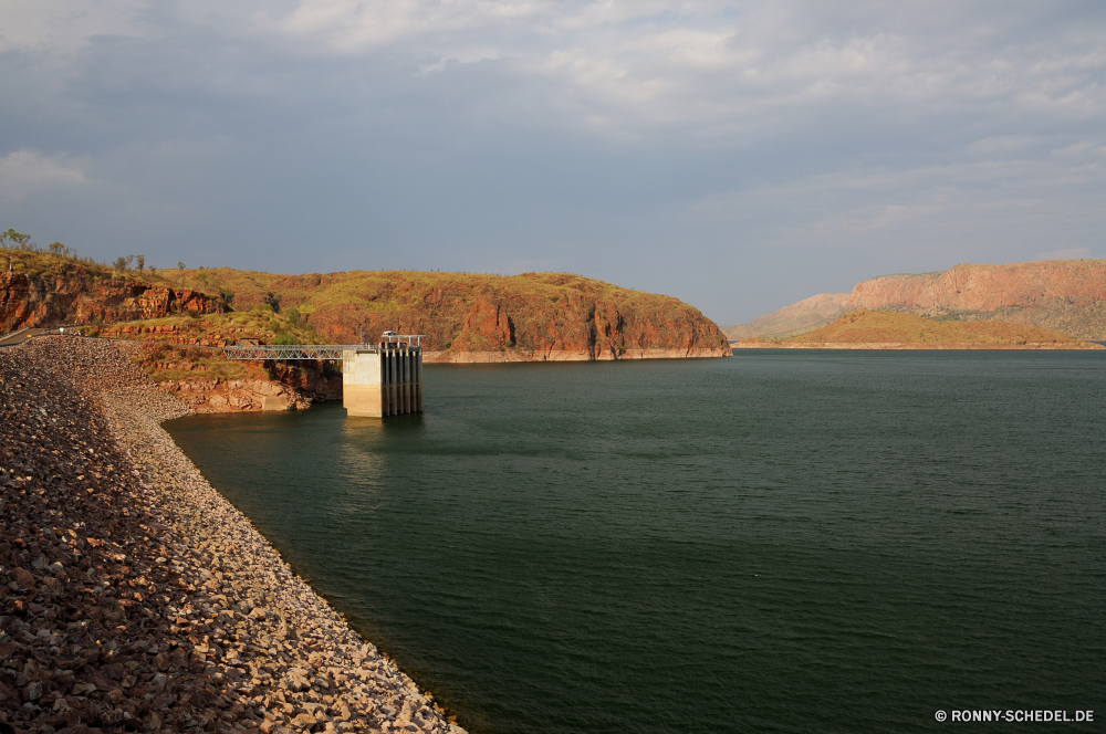 Lake Argyle Dam Barrier Obstruktion Struktur Wasser Landschaft Fluss Meer Berg Himmel See Reisen landschaftlich Ozean Fels Strand Küste Küste Berge Tourismus Sommer Insel Szenerie im freien Ufer Wolken Sand Felsen Urlaub Wolke ruhige Brücke Hügel Boot Wahrzeichen Panorama Bäume Architektur Bucht Wald Szene Horizont Baum Sonne Stein felsigen Bootshaus Tal sonnig Ruhe am Meer Sonnenuntergang Urlaub Reflexion Landschaften Tag Gebäude Stadt Tourist Umgebung seelandschaft natürliche Schuppen im freien Schiff Entwicklung des ländlichen Herbst Kanal Farbe Park Straße Klippe Stausee Welle Schlucht Spitze Hafen Tropischer Norden idyllische berühmte Sonnenlicht Mauer dam barrier obstruction structure water landscape river sea mountain sky lake travel scenic ocean rock beach coast coastline mountains tourism summer island scenery outdoors shore clouds sand rocks vacation cloud tranquil bridge hill boat landmark panorama trees architecture bay forest scene horizon tree sun stone rocky boathouse valley sunny calm seaside sunset holiday reflection scenics day building city tourist environment seascape natural shed outdoor ship rural autumn channel color park road cliff reservoir wave canyon peak harbor tropical north idyllic famous sunlight wall