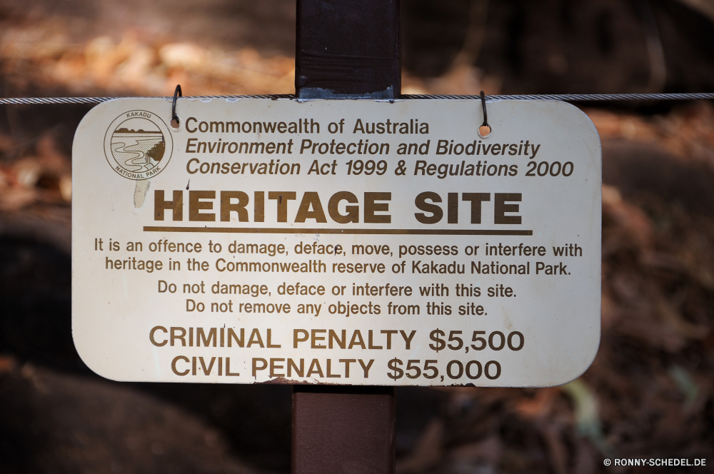 Kakadu National Park Gedenkstätte Messing Struktur Zeichen Grabstein Finanzen Geld Geschäft finanzielle Text Informationen Dollar Papier Bargeld Stein Währung An alt Bank Reisen Zeitung Buch Wirtschaft Banken Straße Flag Antik Richtung Wort Schließen Nachricht Reichtum Beachten Sie US-Dollar Bereitstellen Dokuments Wappen Detail Idee Markt Bibel Himmel uns Warnung Gewinn Shop Seite Fokus Investitionen Daten memorial brass structure sign gravestone finance money business financial text information dollar paper cash stone currency to old bank travel newspaper book economy banking road flag antique direction word close message wealth notice dollars post document emblem detail idea market bible sky us warning profit shop page focus investment data