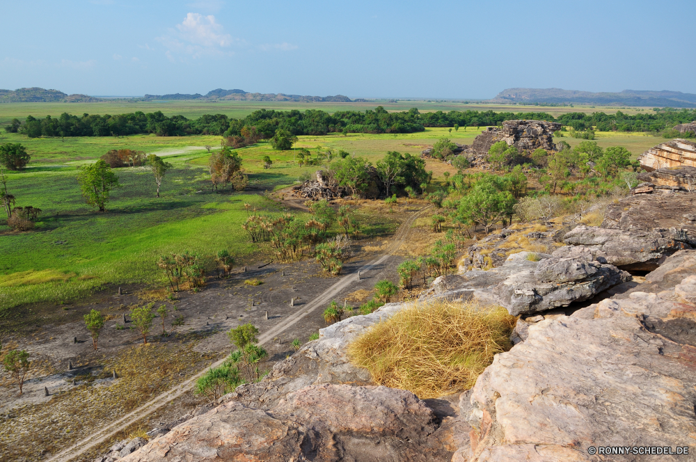 Kakadu National Park Steinmauer Zaun Landschaft Barrier Gras Entwicklung des ländlichen Himmel Land Feld Straße Obstruktion landschaftlich Baum Pflanze Bauernhof Landwirtschaft Sommer Landschaft Berg Szenerie Land Reisen vascular plant Wiese im freien Frühling Berge Horizont Hügel Wolken Wald Ackerland Wolke sonnig natürliche im freien Tourismus Umgebung Amaranth Kraut Fels Stein Struktur Pfad Tag Wild Tal Art und Weise Saison Landbau bewölkt Steigung Sonne Felder Fluss Wasser Track Aufstieg Szene landwirtschaftlichen Park Bäume Hügel Wandern Ernte friedliche Boden Knoll Süden Wüste Hochland Wildnis Unkraut Weingut Schmutz Panorama wachsende außerhalb Reise idyllische Ernte Tourist Mauer Sonnenlicht Wachstum Reiner Sand Klippe Stream heiß Reise wachsen Urlaub Licht Wetter Farbe Küste stone wall fence landscape barrier grass rural sky country field road obstruction scenic tree plant farm agriculture summer countryside mountain scenery land travel vascular plant meadow outdoor spring mountains horizon hill clouds forest farmland cloud sunny natural outdoors tourism environment amaranth herb rock stone structure path day wild valley way season farming cloudy slope sun fields river water track ascent scene agricultural park trees hills hiking harvest peaceful ground knoll south desert highland wilderness weed vineyard dirt panorama growing outside trip idyllic crop tourist wall sunlight growth plain sand cliff stream hot journey grow vacation light weather color coast