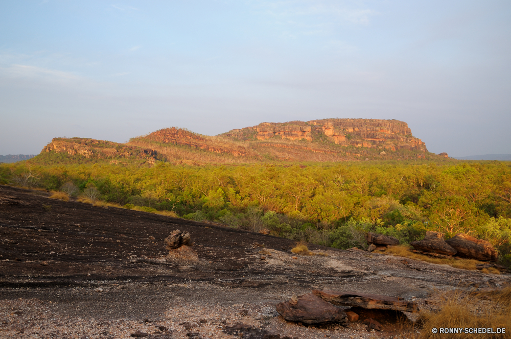 Kakadu National Park Landschaft Berg Wüste Hochland Himmel Berge Park Schlucht Knoll Fels nationalen landschaftlich Reisen Tal Wildnis Klippe Hügel Tourismus Wolken Baum Stein Land Sand im freien trocken Pflanze Szenerie Bereich Aushöhlung im freien Abenteuer Sommer Felsen Südwesten Spitze Wandern Panorama Herbst Strauch Geologie Fluss Wald natürliche vascular plant Steigung Straße Arid Hügel Westen Urlaub Land Aufstieg sonnig Feld bunte Kaktus Grand Wild Reiner Wolke Licht Wahrzeichen Mesa woody plant Sandstein Entwicklung des ländlichen Steppe Gras gelb Pflanzen Hügel Bildung Wasser Frühling Busch bewölkt Landschaft Tourist Wetter fallen Horizont Sonne Stechginster Amaranth Antike felsigen Mauer außerhalb Bereich heiß Süden Braun Wiese Kraut Bäume Ringwall Tag Saison landscape mountain desert highland sky mountains park canyon knoll rock national scenic travel valley wilderness cliff hill tourism clouds tree stone land sand outdoors dry plant scenery range erosion outdoor adventure summer rocks southwest peak hiking panorama autumn shrub geology river forest natural vascular plant slope road arid hills west vacation country ascent sunny field colorful cactus grand wild plain cloud light landmark mesa woody plant sandstone rural steppe grass yellow plants mound formation water spring bush cloudy countryside tourist weather fall horizon sun gorse amaranth ancient rocky wall outside area hot south brown meadow herb trees rampart day season