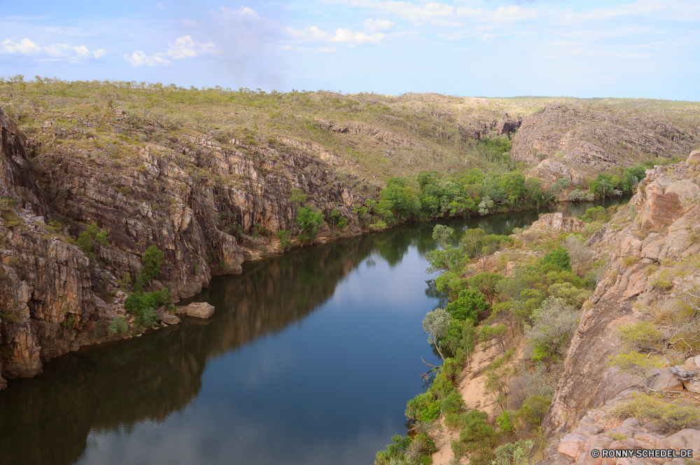 Katherine Gorge Landschaft Kanal Wasser Fluss Klippe Berg Hochland geologische formation Körper des Wassers Wald Fels Reisen Baum landschaftlich See Berge Küste Himmel Bäume Stein Tourismus Tal Park Wildnis Urlaub Meer Szenerie Sommer Hügel Reflexion Szene im freien Vorgebirge ruhige Felsen Insel Wolke Schlucht Wolken im freien Küste Ozean natürliche natürliche depression natürliche Höhe felsigen Panorama Ufer Urlaub Umgebung Strand Becken Sonne Frühling Wandern Hölzer Schlucht klar Land nationalen Stream Pflanze Ziel Panorama Herbst hoch friedliche malerische Entwicklung des ländlichen Bereich Tag Farbe Sonnenlicht Hügel Teich Steine Reise Straße Kiefer Gras Klippen Sand Wild sonnig Spitze Bewuchs Landschaften Entspannen Sie sich Paradies Wetter Horizont landscape channel water river cliff mountain highland geological formation body of water forest rock travel tree scenic lake mountains coast sky trees stone tourism valley park wilderness vacation sea scenery summer hill reflection scene outdoors promontory tranquil rocks island cloud canyon clouds outdoor coastline ocean natural natural depression natural elevation rocky panorama shore holiday environment beach basin sun spring hiking woods ravine clear land national stream plant destination panoramic autumn high peaceful picturesque rural range day color sunlight hills pond stones trip road pine grass cliffs sand wild sunny peak vegetation scenics relax paradise weather horizon