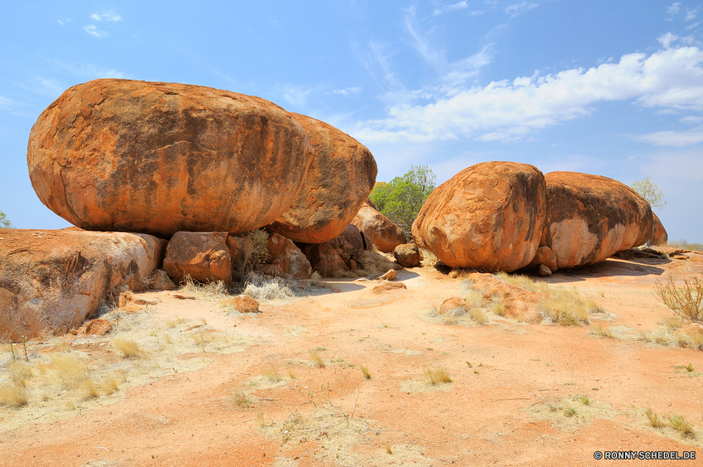 Devils Marbles Heu Wüste Sand Landschaft Fels Futter Feed Himmel Reisen Schlucht Park nationalen Berg Sandstein trocken Stein Wildnis im freien Tal im freien natürliche landschaftlich Tourismus Felsen Arid Aushöhlung Sommer Orange Essen Baum Strand Klippe Südwesten Sonne Tourist Nashorn Wolken Feld Urlaub Szenerie Land Berge Erde Geologie Landwirtschaft Boden Denkmal Megalith Huftier heiß Ballen odd-toed ungulate Formationen geologische Bauernhof Stroh gelb Land Klima Wolke Hügel Tag Umgebung Bögen Entwicklung des ländlichen Steine sonnig Kamel Wärme Wahrzeichen Gedenkstätte Bildung Grand Westen Wandern Landschaften Bereich Düne Weizen Braun Klippen Wild Antike Hügel Extreme Pflanze Ernte Süden Meer Gold Knoll Landschaft Farbe Gras hay desert sand landscape rock fodder feed sky travel canyon park national mountain sandstone dry stone wilderness outdoor valley outdoors natural scenic tourism rocks arid erosion summer orange food tree beach cliff southwest sun tourist rhinoceros clouds field vacation scenery land mountains earth geology agriculture soil monument megalith ungulate hot bales odd-toed ungulate formations geological farm straw yellow country climate cloud hill day environment arches rural stones sunny camel heat landmark memorial formation grand west hiking scenics area dune wheat brown cliffs wild ancient hills extreme plant crop south sea gold knoll countryside color grass