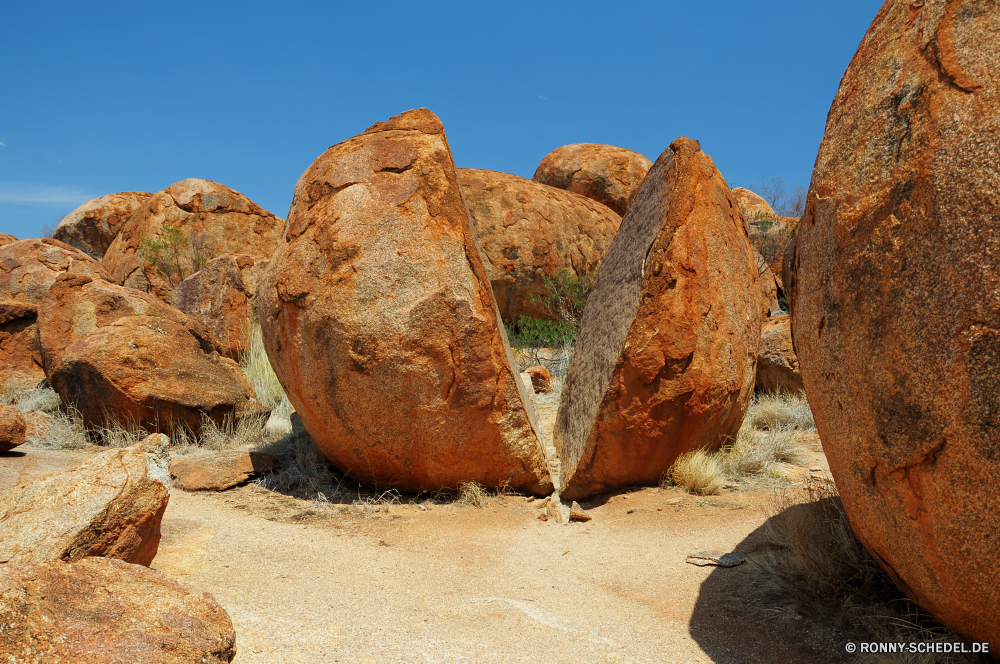 Devils Marbles Wüste Sand Fels Landschaft Reisen Schlucht Himmel Backstein Park Stein Felsen nationalen Berg Baumaterial im freien im freien Sandstein natürliche Tourismus Urlaub Sommer Wolken landschaftlich Aushöhlung Erde Tal Baum Knoll Berge Boden Strand trocken Wildnis Klippe Geologie Landschaften Meer Bögen Wahrzeichen Orange Sonne Ozean Wärme Grab Tag Tourist Land Wolke Hügel Wasser Formationen Westen Südwesten Arid Megalith Panorama Pflanze Steine heiß Umgebung Küste Süden Feld Schiff Szenerie Brot Küste gelb Entwicklung des ländlichen Ehrfurcht Bildung Heu Antike Gedenkstätte Wandern vascular plant Schlucht Struktur Horizont woody plant desert sand rock landscape travel canyon sky brick park stone rocks national mountain building material outdoors outdoor sandstone natural tourism vacation summer clouds scenic erosion earth valley tree knoll mountains soil beach dry wilderness cliff geology scenics sea arches landmark orange sun ocean heat grave day tourist land cloud hill water formations west southwest arid megalith panoramic plant stones hot environment coastline south field ship scenery bread coast yellow rural awe formation hay ancient memorial hiking vascular plant ravine structure horizon woody plant