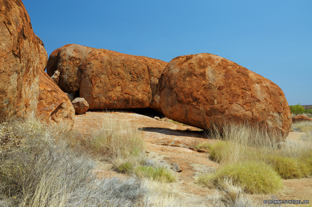 Devils Marbles Megalith Gedenkstätte Fels Landschaft Wüste Struktur Knoll Park nationalen Sand Stein Himmel Reisen Grab Berg Schlucht Felsen Sandstein landschaftlich trocken Tourismus Heu Tal natürliche im freien im freien Aushöhlung Klippe Sommer Hügel Berge Arid Wildnis Land Entwicklung des ländlichen Steine Land Bildung Geologie Umgebung Bereich Wärme Felsblock reservieren Hügel Szene Wolke Süden Braun Futter Wolken Landschaft Düne Formationen Gelände Gras Reise gelb Feld Wahrzeichen Szenerie Horizont Urlaub Feed Sonne Bögen Südwesten Stroh Tag Landschaften Sonnenlicht Landwirtschaft geologische Antike niemand Westen majestätisch Reise heiß Tourist Geschichte Bauernhof megalith memorial rock landscape desert structure knoll park national sand stone sky travel grave mountain canyon rocks sandstone scenic dry tourism hay valley natural outdoors outdoor erosion cliff summer hill mountains arid wilderness land rural stones country formation geology environment area heat boulder reserve hills scene cloud south brown fodder clouds countryside dune formations terrain grass journey yellow field landmark scenery horizon vacation feed sun arches southwest straw day scenics sunlight agriculture geological ancient nobody west majestic trip hot tourist history farm