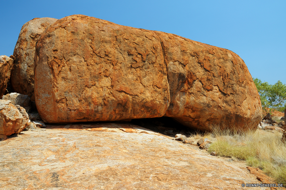 Devils Marbles Fels Wüste Landschaft Schlucht Stein Sand Grab Sandstein Park Berg nationalen Reisen Himmel Klippe Felsen landschaftlich Tal im freien Tourismus Bildung Berge Wildnis Aushöhlung Backstein natürliche Hügel Geologie Megalith Arid im freien trocken Hügel Baumaterial Gedenkstätte Szenerie Bereich Steine geologische Südwesten Tag majestätisch Struktur niemand Orange Sommer Wahrzeichen reservieren Landschaften Platz Klippen Wasser Urlaub Antike Reise Wolken heiß Umgebung Meer Wolke berühmte Wärme geologische formation horizontale Land Geschichte Knoll Land Erde Formationen Bögen Entwicklung des ländlichen Gelände felsigen Extreme Abenteuer Reise Süden Denkmal Sonne Mesa Westen Szene Farbe Düne Baum Spitze in der Nähe Schlucht Grat Einsamkeit gelb Küste Strand Sonnenlicht Fluss rock desert landscape canyon stone sand grave sandstone park mountain national travel sky cliff rocks scenic valley outdoors tourism formation mountains wilderness erosion brick natural hill geology megalith arid outdoor dry hills building material memorial scenery area stones geological southwest day majestic structure nobody orange summer landmark reserve scenics place cliffs water vacation ancient journey clouds hot environment sea cloud famous heat geological formation horizontal land history knoll country earth formations arches rural terrain rocky extreme adventure trip south monument sun mesa west scene color dune tree peak near ravine ridge solitude yellow coast beach sunlight river