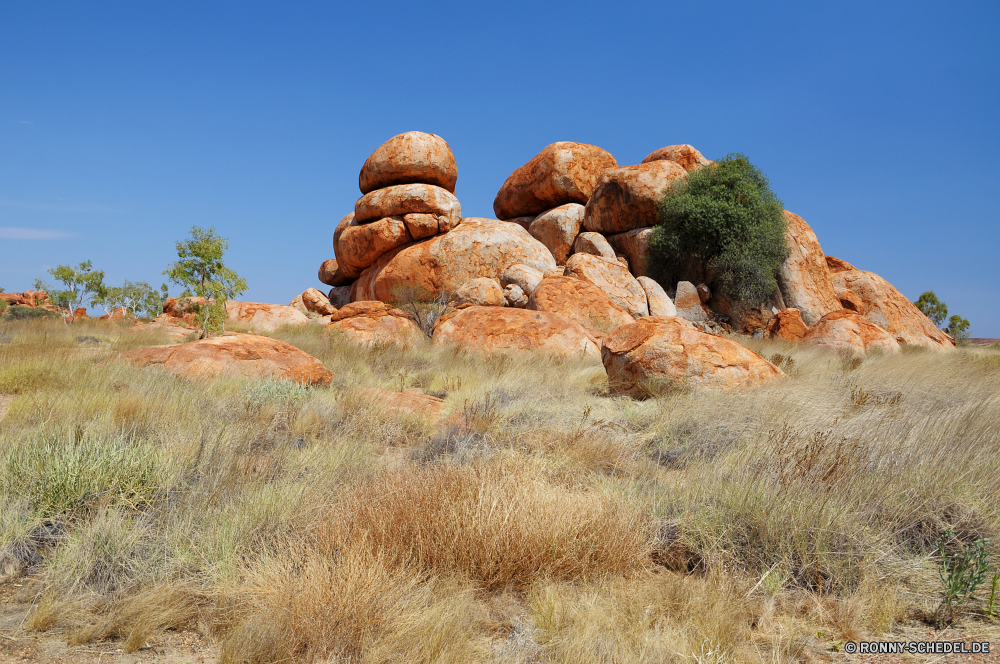 Devils Marbles Knoll Wüste Landschaft Fels Schlucht Sand Reisen Himmel nationalen Park Berg Stein Sandstein Wildnis Tourismus trocken natürliche Aushöhlung Arid Berge Felsen im freien Klippe landschaftlich im freien Tal Südwesten Bildung Westen Hügel Bögen heiß Formationen Geologie westliche Wahrzeichen Orange Land Denkmal Sommer Urlaub Sonne Baum Wärme Wolken Landschaften Tourist Szenerie Wandern Wolke Pflanze Gelände Umgebung Steine gelb Tag Horizont Sonnenuntergang geologische Ehrfurcht Land Extreme Vereinigte Antike berühmte Kaktus Megalith Darm-Trakt Geschichte Mesa Dürre Felsblock Entwicklung des ländlichen Hügel Staaten Bereich Abenteuer Pyramide Feld Boden Turm Arches Nationalpark Farbe Grand Schmutz Klima Braun warm Gedenkstätte Erde Sonnenlicht knoll desert landscape rock canyon sand travel sky national park mountain stone sandstone wilderness tourism dry natural erosion arid mountains rocks outdoor cliff scenic outdoors valley southwest formation west hill arches hot formations geology western landmark orange land monument summer vacation sun tree heat clouds scenics tourist scenery hiking cloud plant terrain environment stones yellow day horizon sunset geological awe country extreme united ancient famous cactus megalith tract history mesa drought boulder rural hills states area adventure pyramid field soil tower arches national park color grand dirt climate brown warm memorial earth sunlight