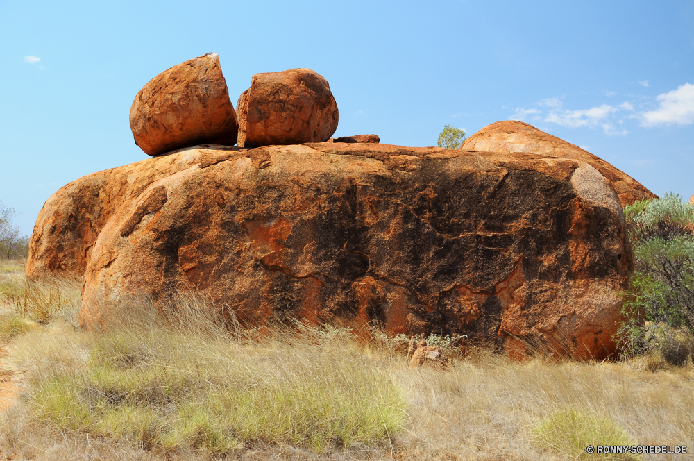 Devils Marbles Heu Futter Feed Landschaft Knoll Himmel Feld Entwicklung des ländlichen Fels Wüste Landwirtschaft Stroh Sommer landschaftlich Bauernhof Berg Land Schlucht im freien Ernte Land Stein Landschaft Ballen Park Essen Weizen Ballen Reisen natürliche nationalen trocken Ernte Hügel Sand Sandstein Landbau Felsen Megalith Gras Wiese Umgebung im freien Tourismus Stapel Szenerie Grab Wildnis Tag Golden Gedenkstätte Berge gelb Klippe Arid Tal Herbst Pflanze Runde wachsen Wolke Braun Struktur Aushöhlung Ackerland Baum Horizont Gold Geologie Szene Paket Korn Bildung sonnig Kreis Roll Steine horizontale heiß Wärme Ernte Backstein reservieren Hochland Mais außerhalb Wolken bewölkt Ökologie Sonne bunte Geschichte niemand hay fodder feed landscape knoll sky field rural rock desert agriculture straw summer scenic farm mountain country canyon outdoor harvest land stone countryside bales park food wheat bale travel natural national dry crop hill sand sandstone farming rocks megalith grass meadow environment outdoors tourism stack scenery grave wilderness day golden memorial mountains yellow cliff arid valley autumn plant round grow cloud brown structure erosion farmland tree horizon gold geology scene package grain formation sunny circle roll stones horizontal hot heat harvesting brick reserve highland corn outside clouds cloudy ecology sun colorful history nobody