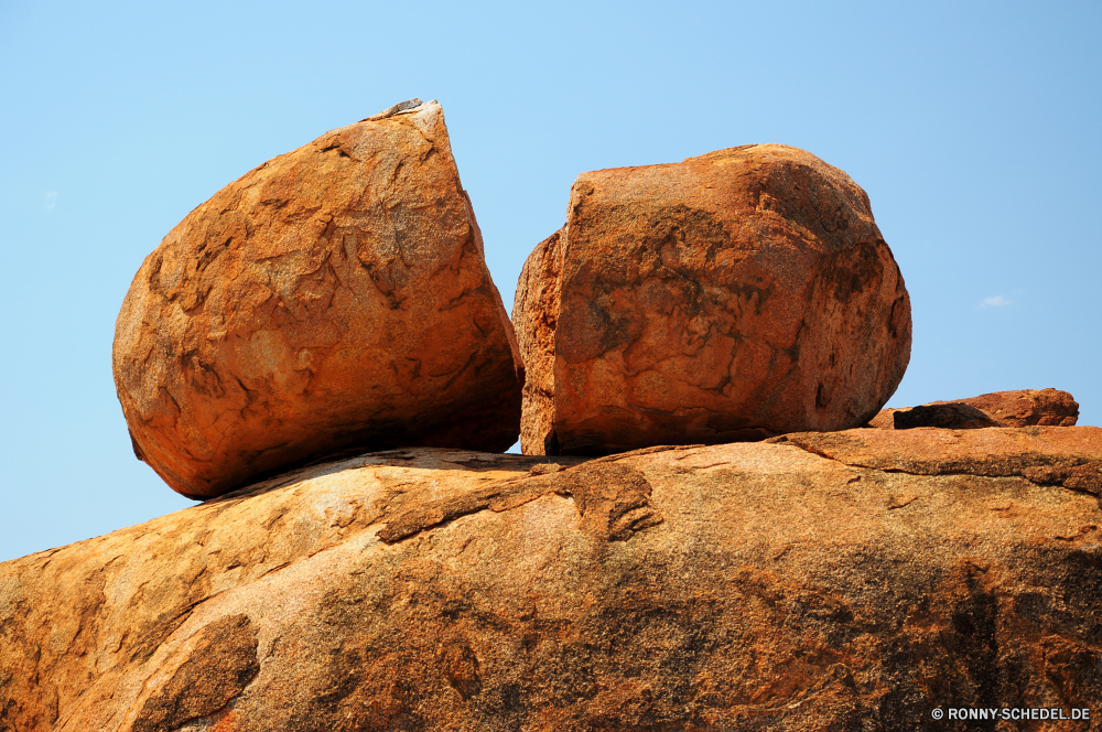 Devils Marbles Wüste Fels Landschaft Schlucht Sand Sandstein nationalen Park Reisen Stein Himmel Felsen Berg Tourismus Aushöhlung Braun Wildnis Klippe natürliche landschaftlich Bildung im freien im freien Knoll trocken Bögen Arid Sommer Urlaub Land Berge Brot Orange Sonne Essen Südwesten Pyramide Wärme Megalith Tourist Bereich Tal Hügel heiß Szenerie Horizont Formationen geologische Geologie Laib Westen Baum Abenteuer Wolke Kamel Wahrzeichen Rinde Bogen Gedenkstätte Landschaften Bäckerei Steine horizontale Umgebung Schließen Entwicklung des ländlichen Klippen Tag Backstein Struktur Gelände Wandern Grab Urlaub Heu Sonnenlicht Weizen desert rock landscape canyon sand sandstone national park travel stone sky rocks mountain tourism erosion brown wilderness cliff natural scenic formation outdoors outdoor knoll dry arches arid summer vacation land mountains bread orange sun food southwest pyramid heat megalith tourist area valley hill hot scenery horizon formations geological geology loaf west tree adventure cloud camel landmark bark arch memorial scenics bakery stones horizontal environment close rural cliffs day brick structure terrain hiking grave vacations hay sunlight wheat