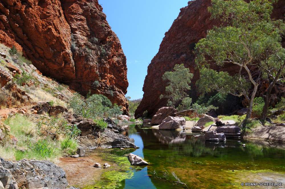 West MacDonnell Ranges National Park Schlucht Klippe Schlucht geologische formation Tal Landschaft Fels Berg Wasser Fluss Reisen Stein Höhle natürliche depression Park Tourismus Küste Meer landschaftlich im freien Felsen Urlaub Sommer Ozean Berge nationalen Himmel Baum im freien Wald Küste Insel Strand Urlaub Hügel natürliche Wildnis Stream See felsigen Bäume Tourist Szene Bucht Szenerie Umgebung Wild hoch Sonne Wasserfall ruhige Wolken Sand Kanal Geologie Tag Sonnenlicht seelandschaft Creek Bildung Steine Pflanze Welle Paradies Reise Gras Körper des Wassers Boot Klippen Ufer Aushöhlung Reflexion Panorama Wolke Reise Frühling friedliche Wahrzeichen klar am Meer Wandern Panorama sonnig Tropischer Süden Ziel fließende Wüste fallen Horizont Herbst Kaskade Sandstein Küste Spitze Reiseziele idyllische Resort Farbe canyon cliff ravine geological formation valley landscape rock mountain water river travel stone cave natural depression park tourism coast sea scenic outdoors rocks vacation summer ocean mountains national sky tree outdoor forest coastline island beach holiday hill natural wilderness stream lake rocky trees tourist scene bay scenery environment wild high sun waterfall tranquil clouds sand channel geology day sunlight seascape creek formation stones plant wave paradise journey grass body of water boat cliffs shore erosion reflection panorama cloud trip spring peaceful landmark clear seaside hiking panoramic sunny tropical south destination flowing desert fall horizon autumn cascade sandstone coastal peak destinations idyllic resort color