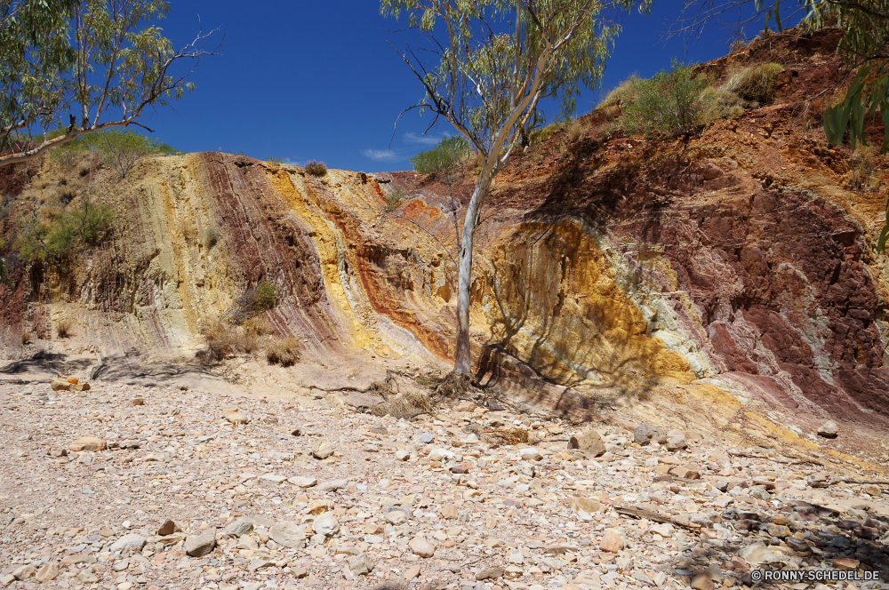 West MacDonnell Ranges National Park Schlucht Tal Schlucht Wüste Fels Berg Klippe Landschaft Himmel Park nationalen Sand Reisen natürliche depression Stein Berge Sandstein Aushöhlung Wildnis Geologie trocken Tourismus Felsen landschaftlich im freien Baum Südwesten Bildung geologische formation Arid Westen Bereich Wolken Urlaub Land Hügel Orange natürliche Szenerie Abenteuer Wandern im freien Spitze Landschaften Mesa Grand Straße geologische Formationen Gelände Wahrzeichen Aussicht Horizont Fluss Umgebung Kaktus Pflanze Wolke Wärme gelb Felge Wunder Panorama Bereich Hochland Sommer Licht felsigen Wild Tourist karge westliche Panorama Szene Aufstieg niemand heiß Klippen Braun Hügel Wanderweg entfernten Tag Schmutz leere Klima Steigung Osten Ökologie Butte Bögen sonnig Busch Extreme Reise Reise Süden Ziel Erde bunte Gras Bäume canyon valley ravine desert rock mountain cliff landscape sky park national sand travel natural depression stone mountains sandstone erosion wilderness geology dry tourism rocks scenic outdoors tree southwest formation geological formation arid west range clouds vacation land hill orange natural scenery adventure hiking outdoor peak scenics mesa grand road geological formations terrain landmark vista horizon river environment cactus plant cloud heat yellow rim wonder panoramic area highland summer light rocky wild tourist barren western panorama scene ascent nobody hot cliffs brown hills trail remote day dirt empty climate slope east ecology butte arches sunny bush extreme trip journey south destination earth colorful grass trees